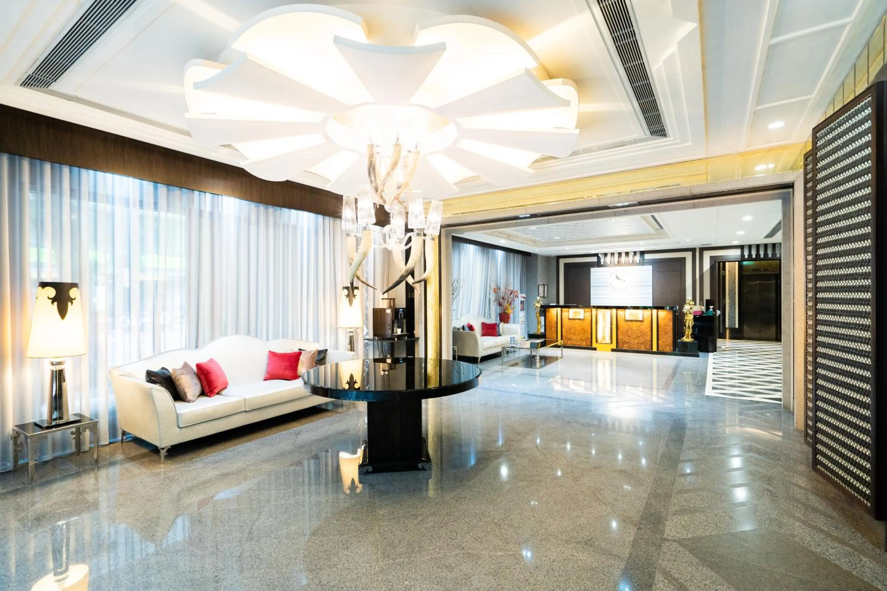 Lobby or reception in XINSHE Hotel - Linsen