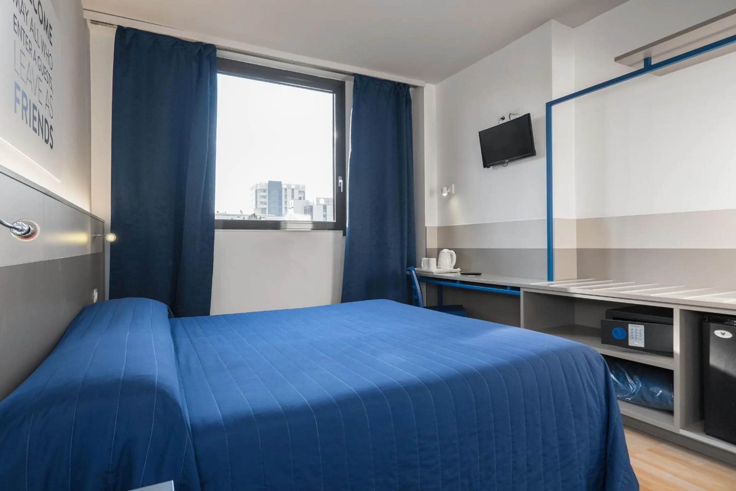 Photo of the whole room, Bed in Hotel Martini