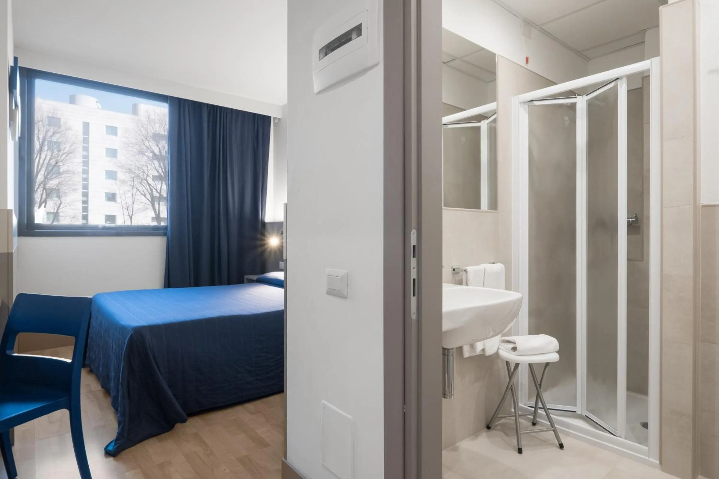 Bathroom, Bed in Hotel Martini