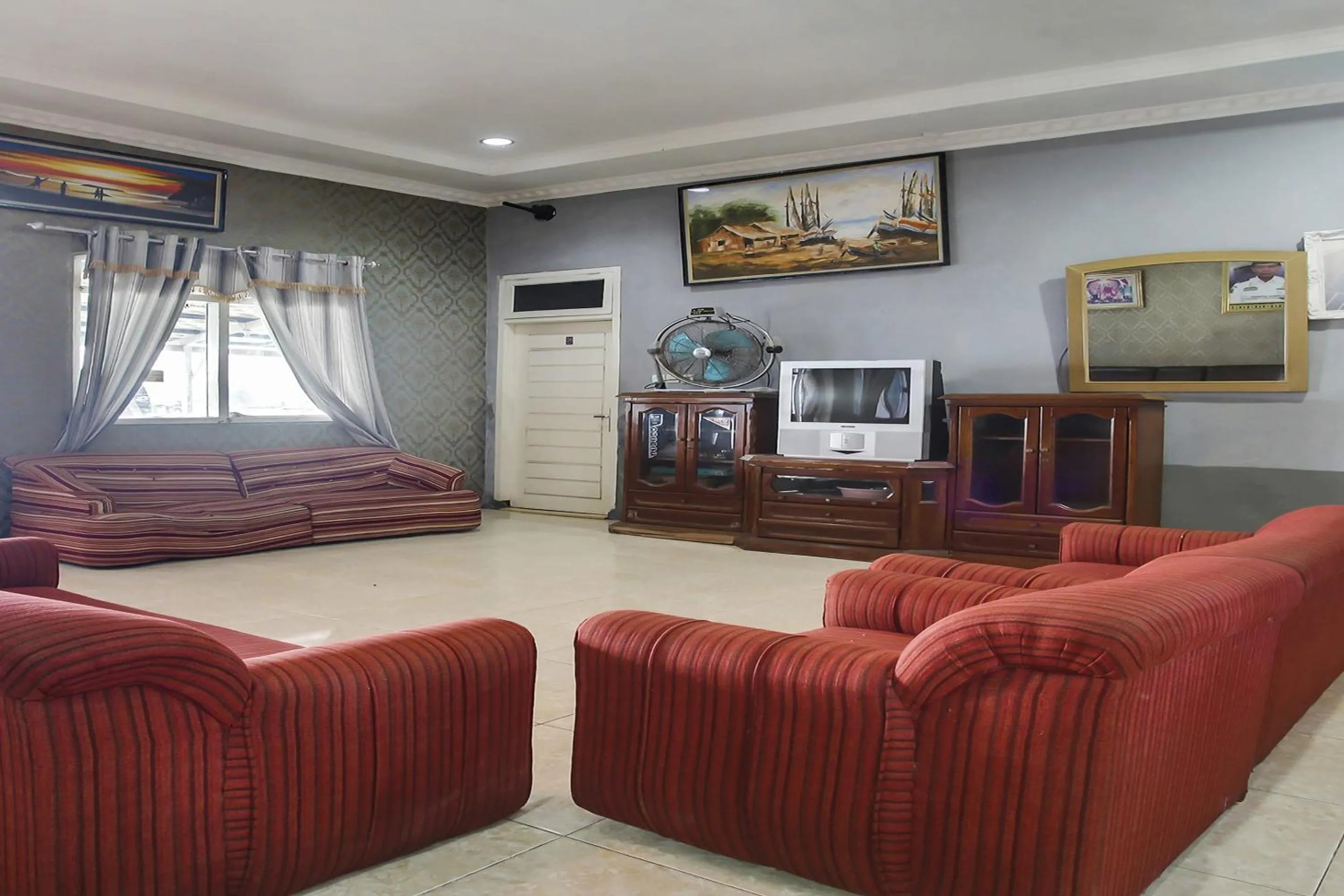 Lobby or reception in Hotel O Cottage Putra Mutun Beach