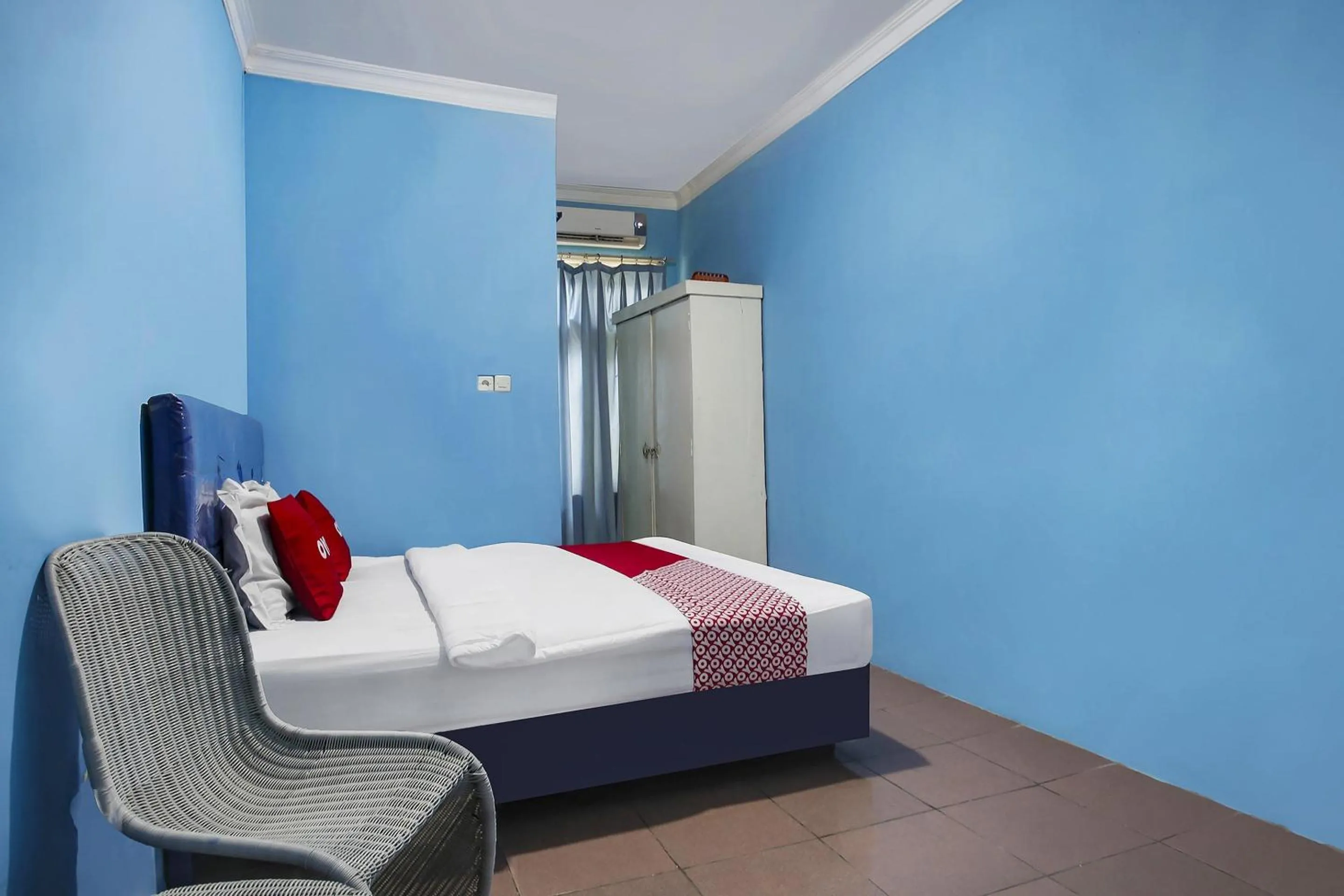 Bedroom, Bed in Hotel O Cottage Putra Mutun Beach