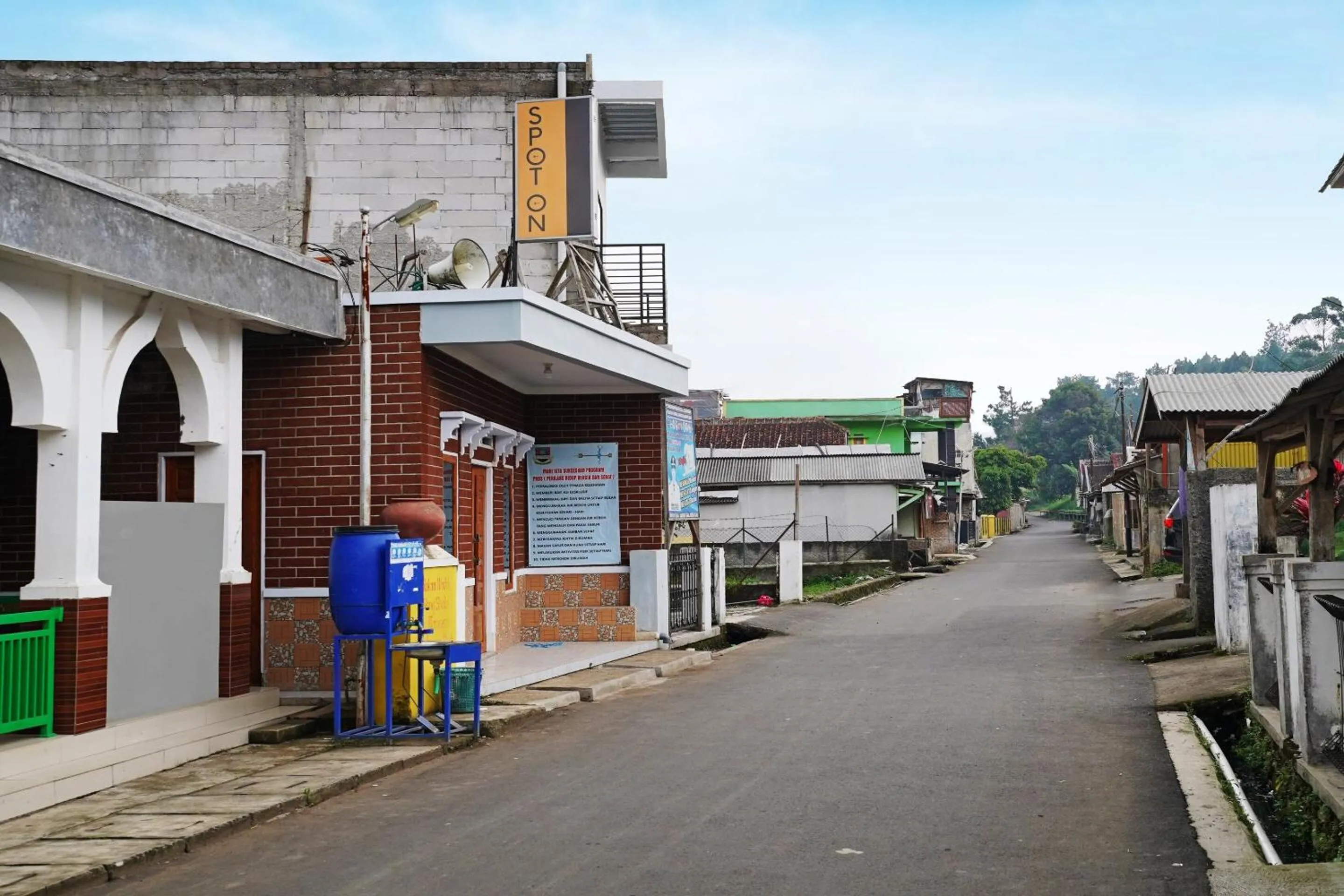 Facade/entrance in OYO Homes 91006 Eco Tourism Desa Cibodas Areng 5 Syariah