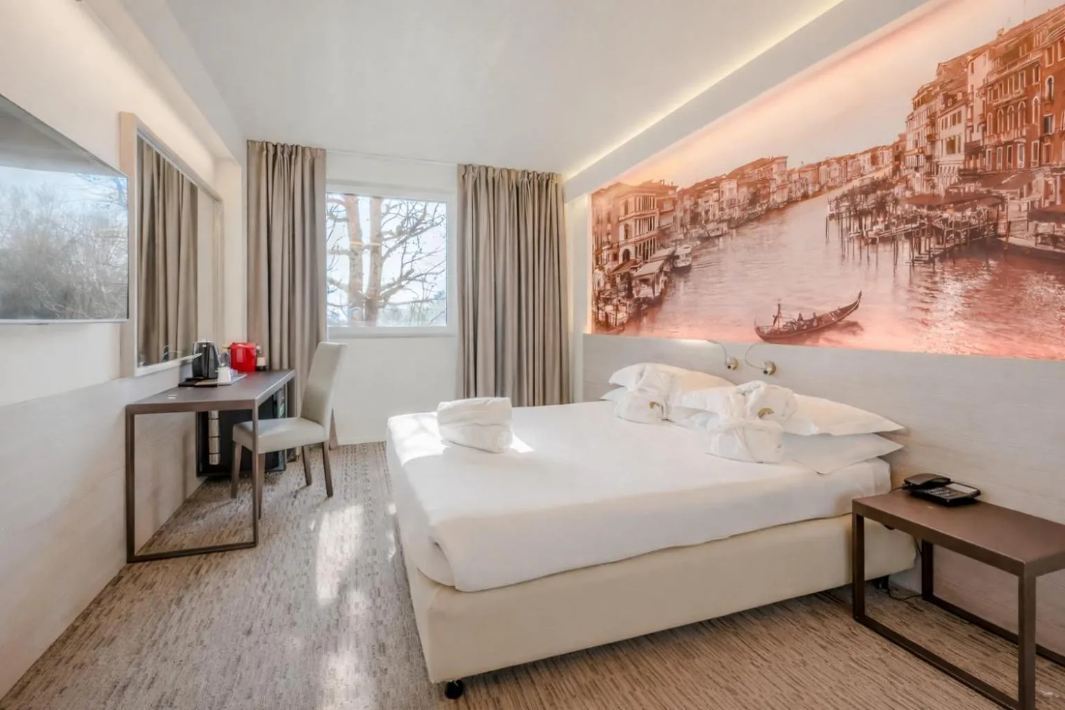 Bedroom, Bed in Antony Hotel - Venice Airport