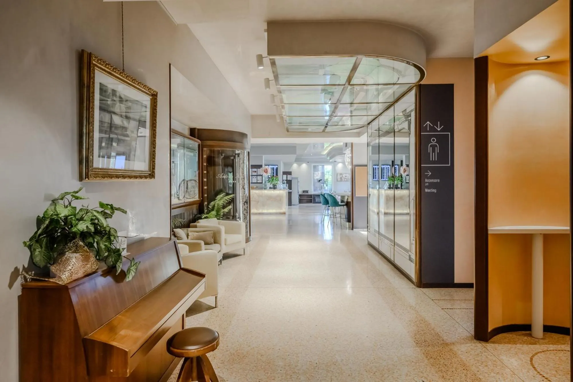 Lobby or reception in Antony Hotel - Venice Airport