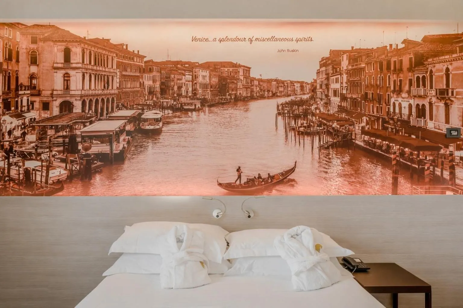 Bedroom, Bed in Antony Hotel - Venice Airport
