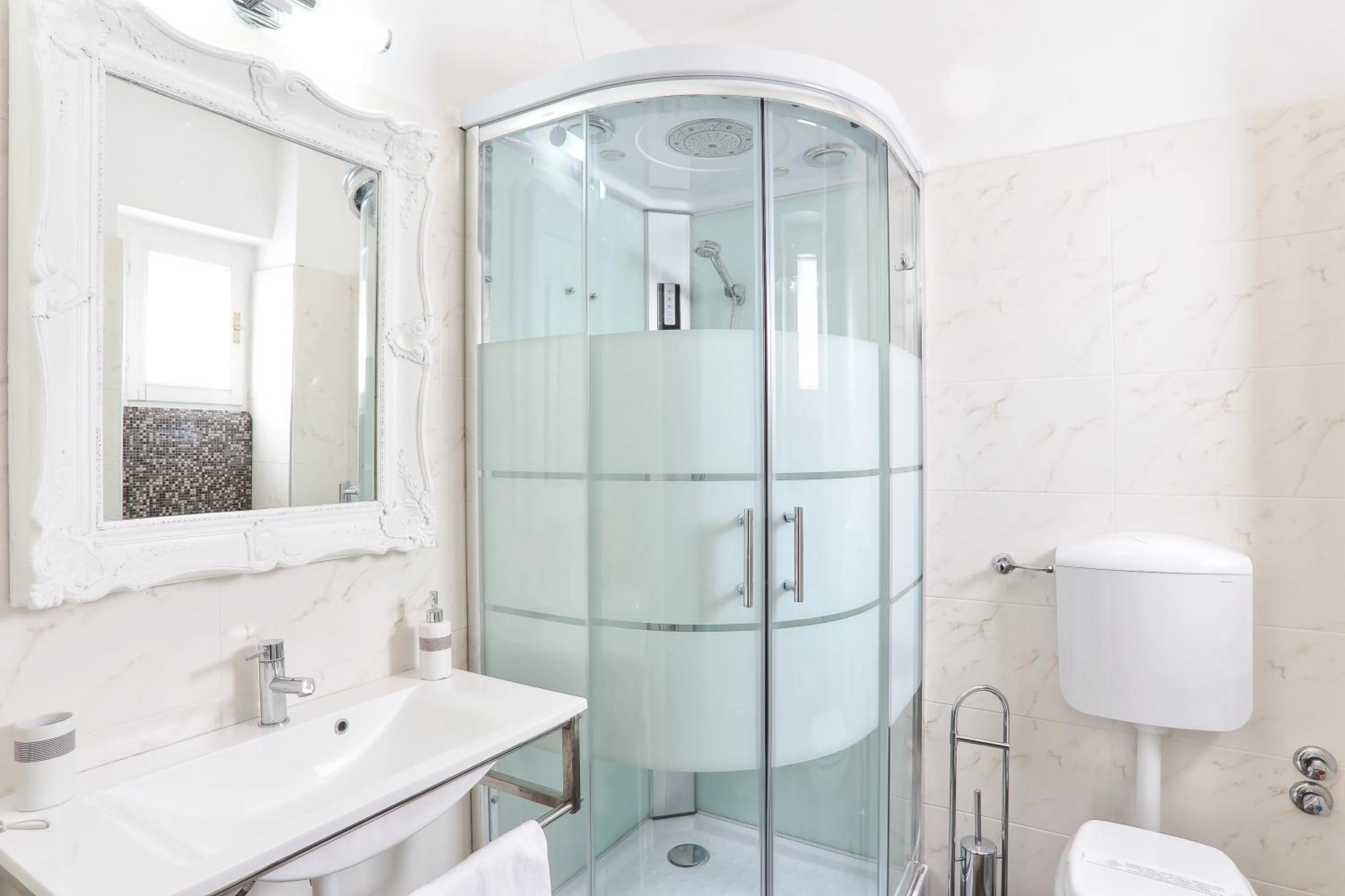 Shower in Resort Le Picchiaie