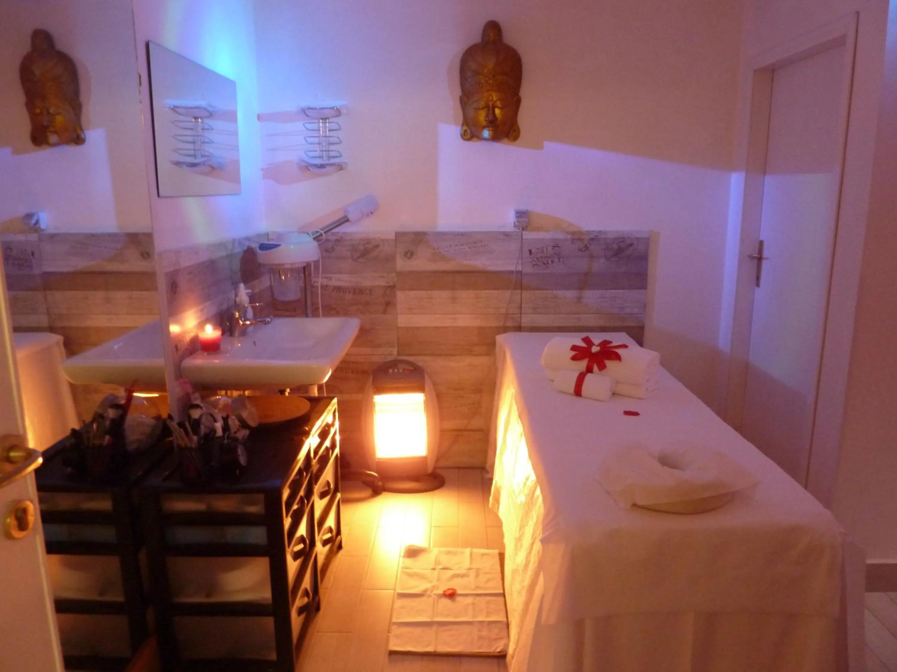 Massage, Bed in Resort Le Picchiaie