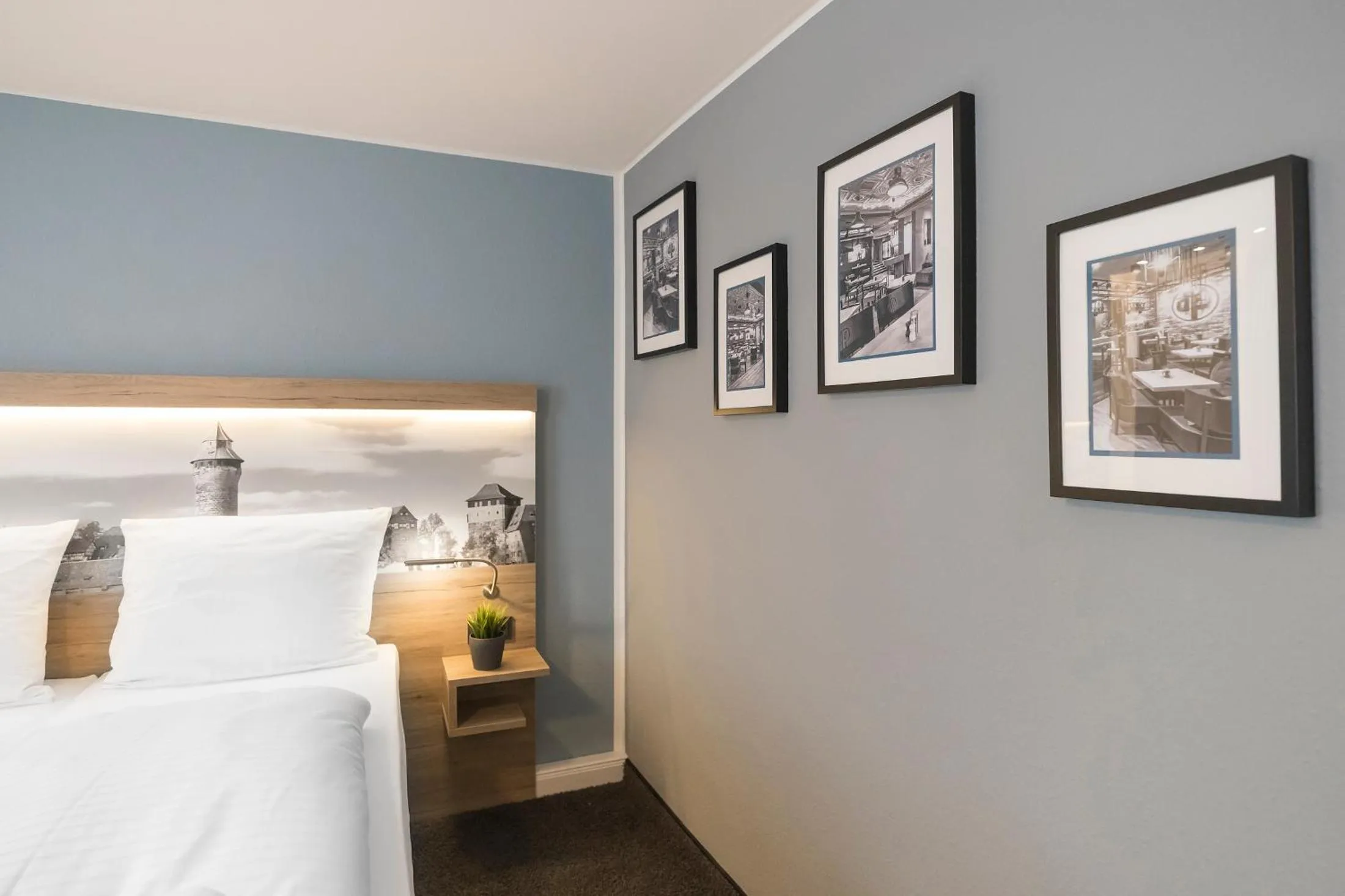 Bedroom, Bed in Riverview Apartments by dasPaul