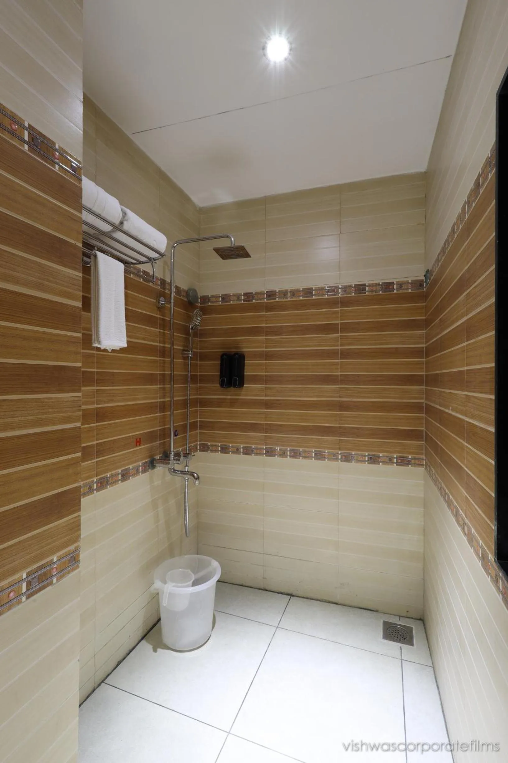 Shower in Rang Lords Inn Bharuch