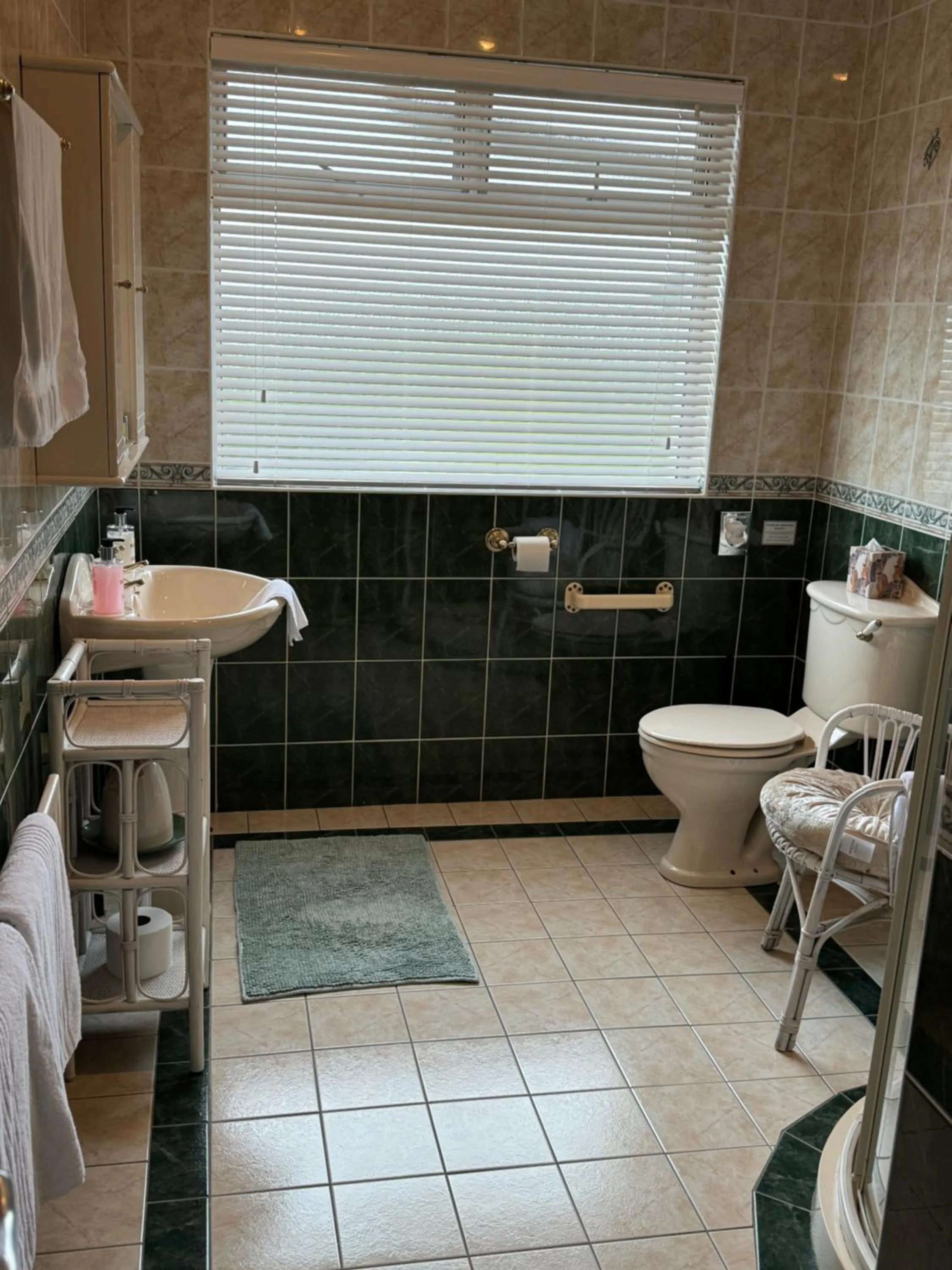 Toilet in Seacrest B&B