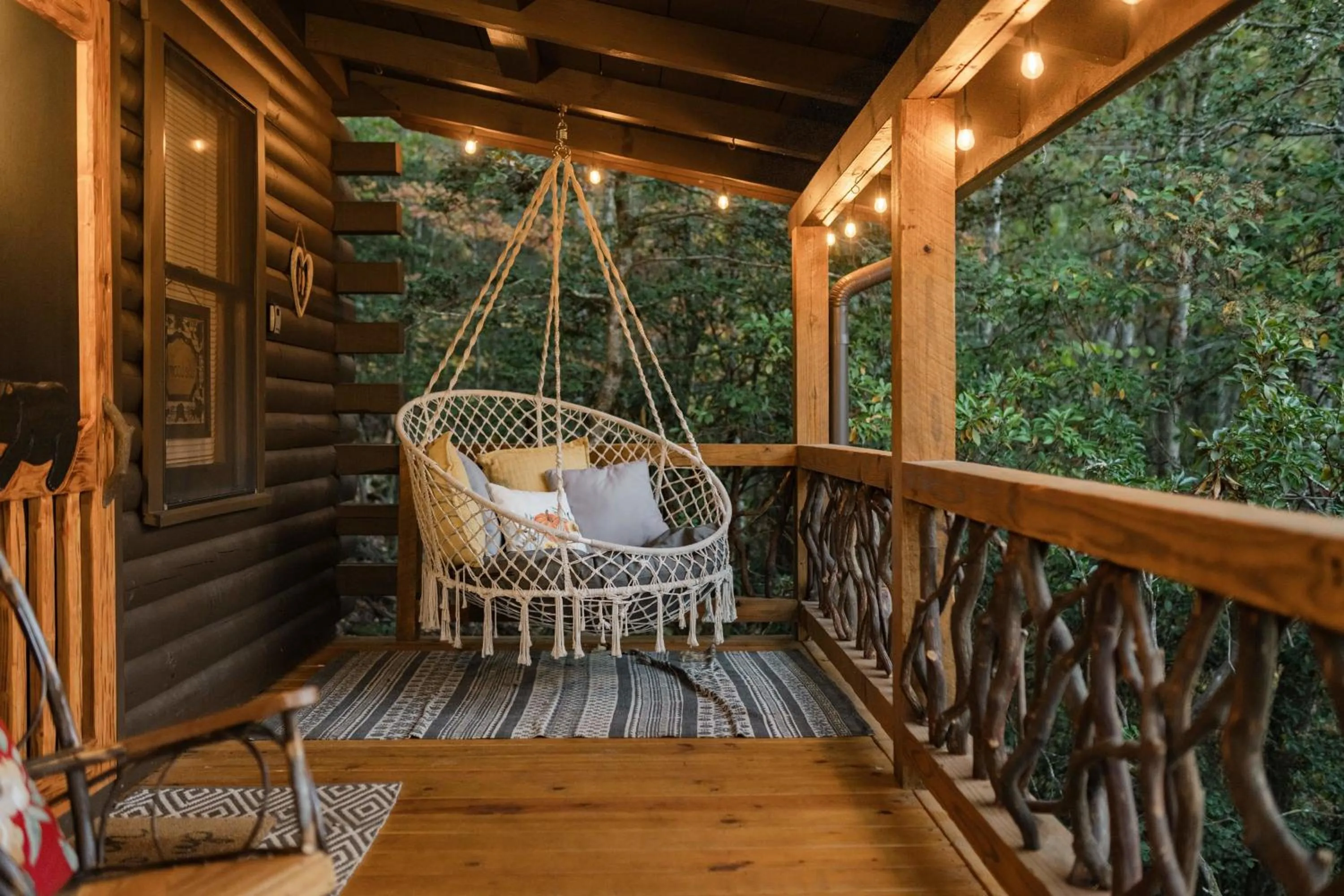 Log Cabin with Mountain View and Privacy