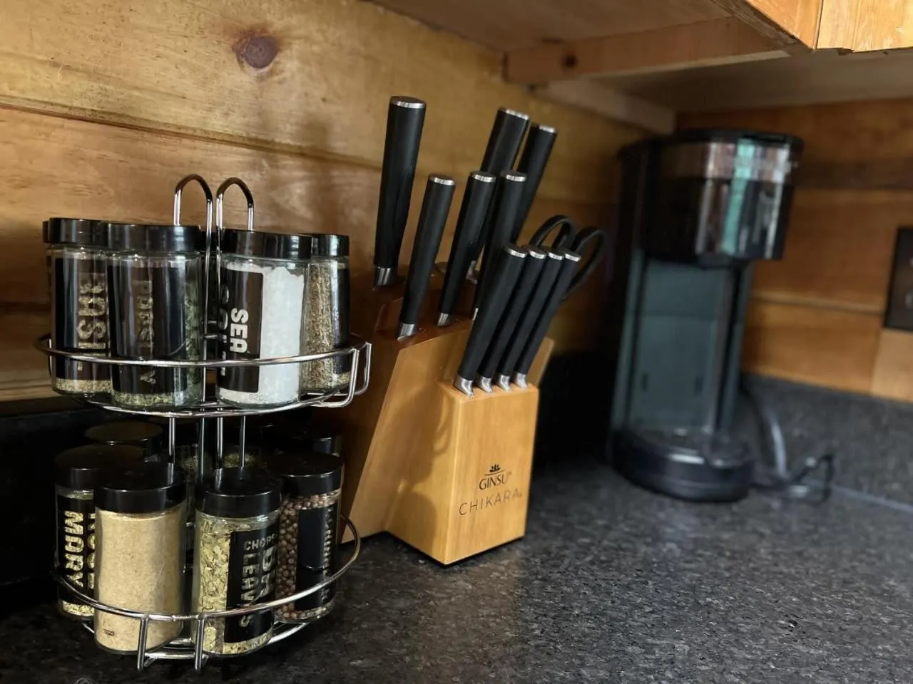 Log Cabin with Mountain View and Privacy