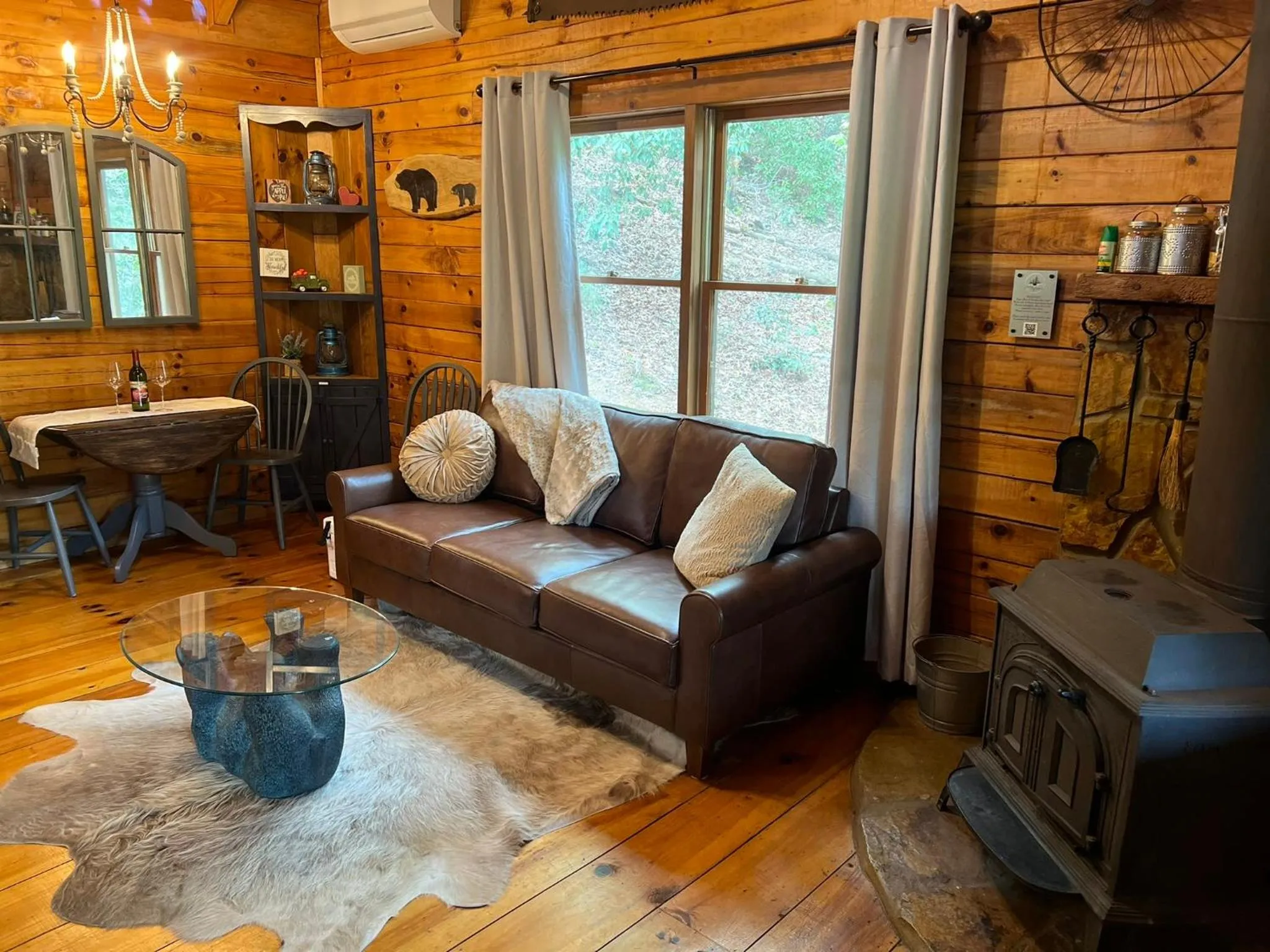 Log Cabin with Mountain View and Privacy