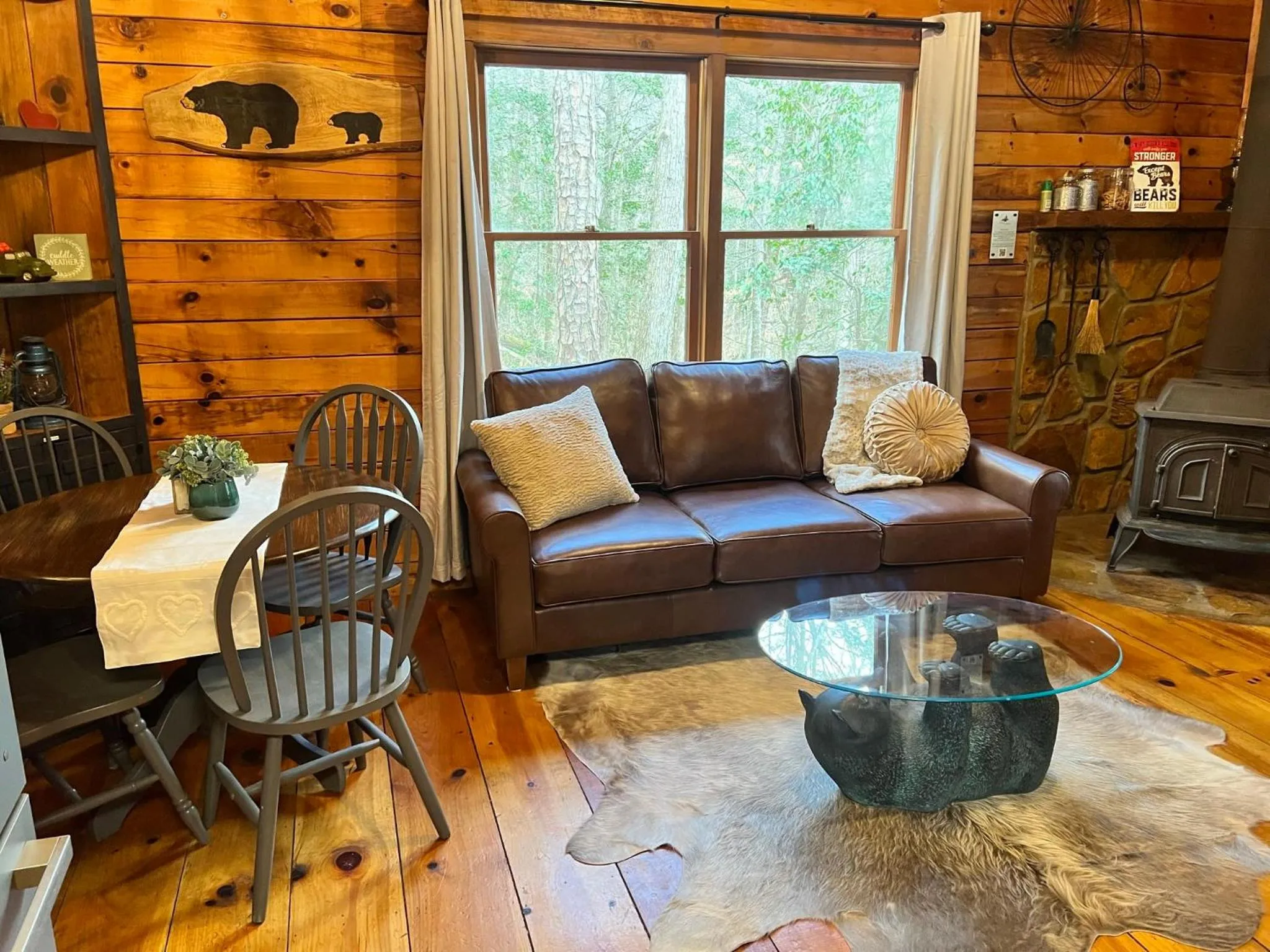 Log Cabin with Mountain View and Privacy