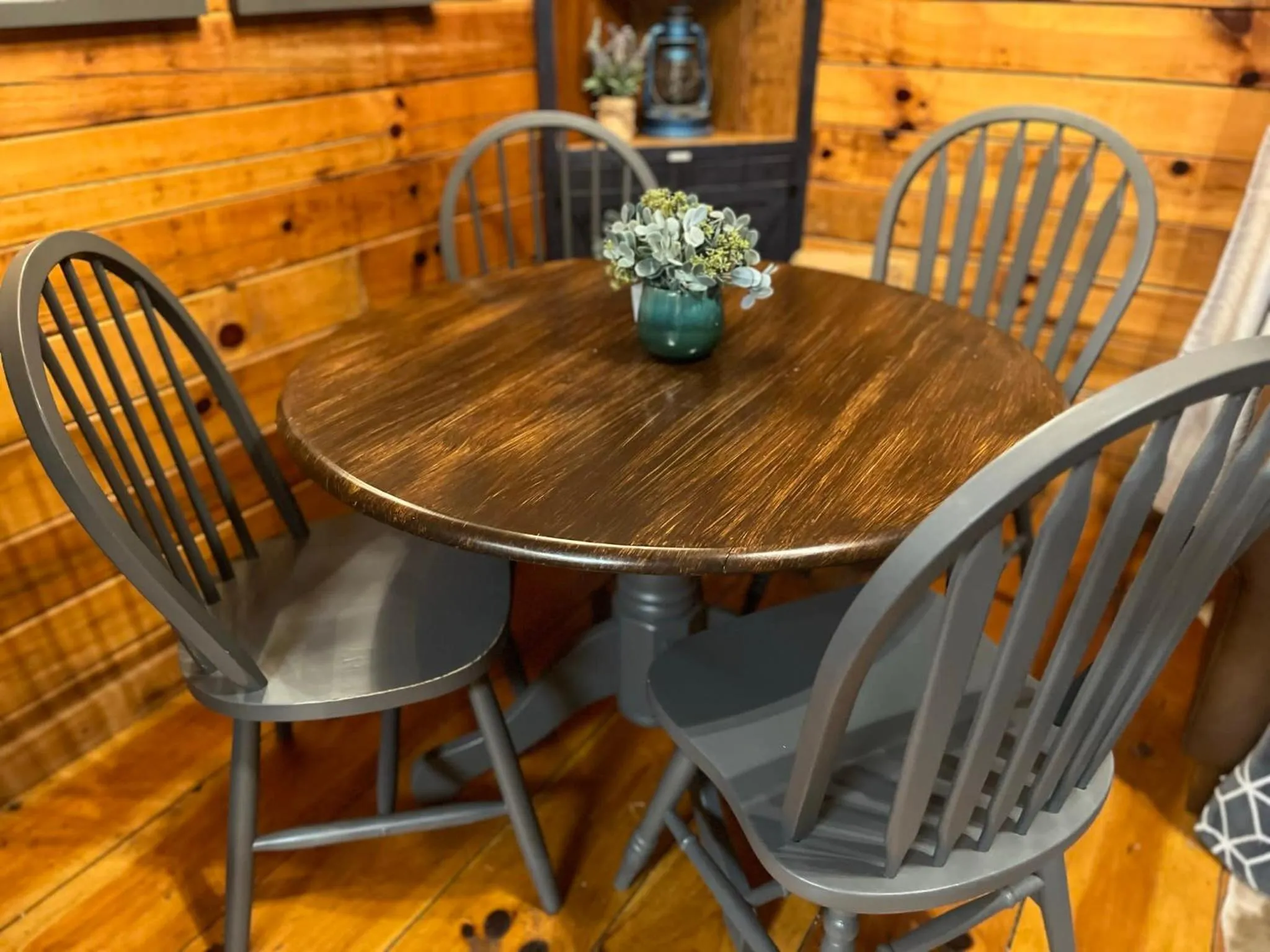 Log Cabin with Mountain View and Privacy