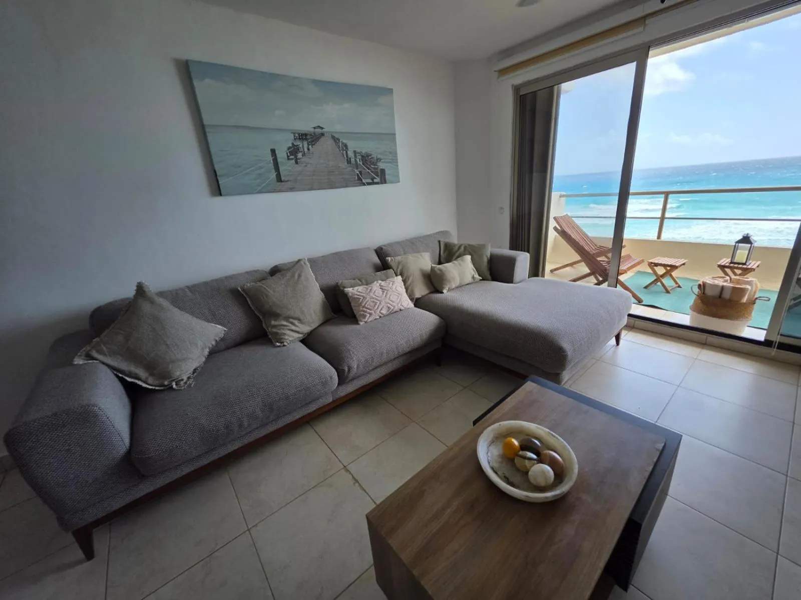 Living room in Perfect vacation getaway,Ocean View,Wifi, Beach