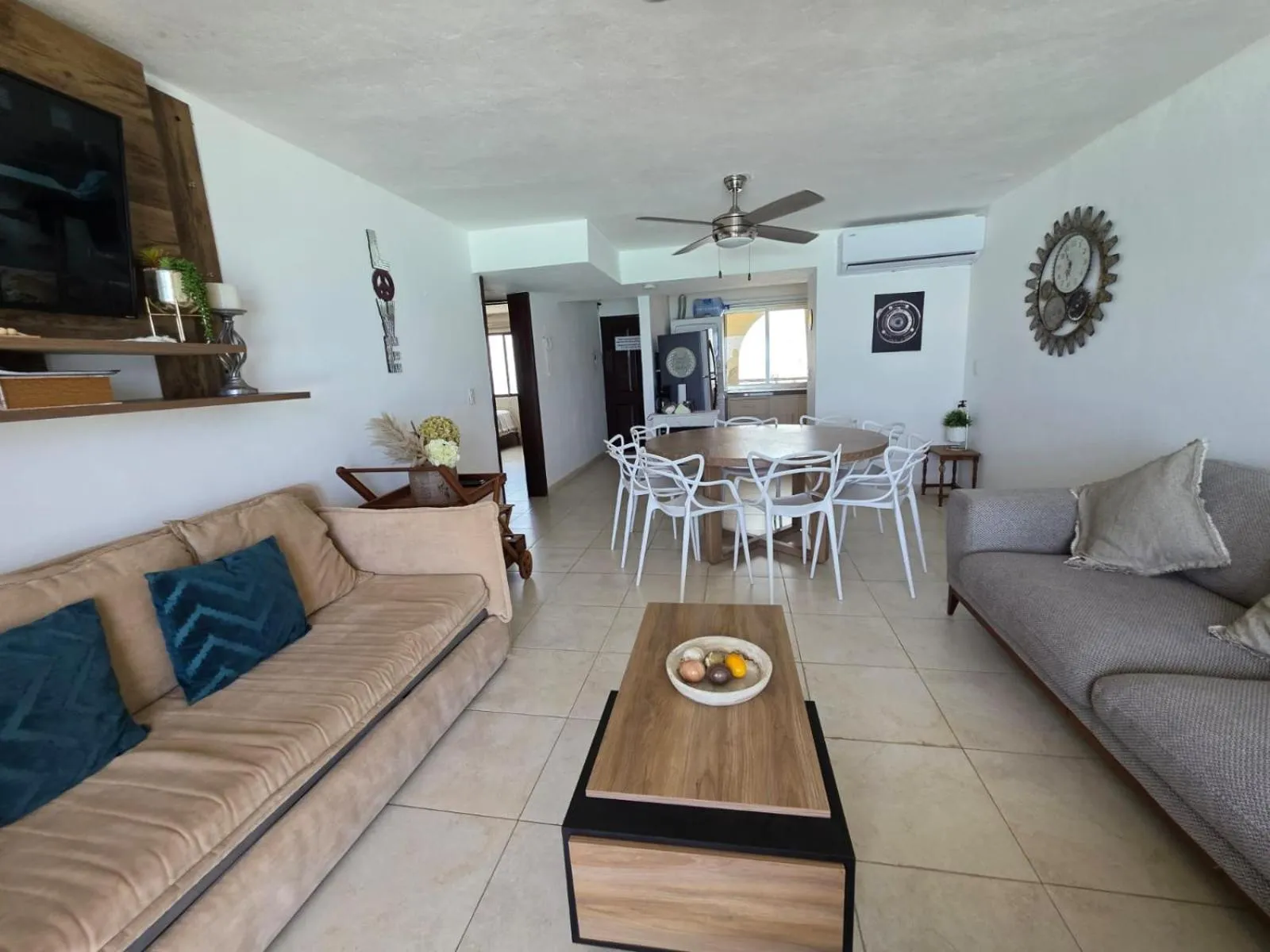 Living room in Perfect vacation getaway,Ocean View,Wifi, Beach