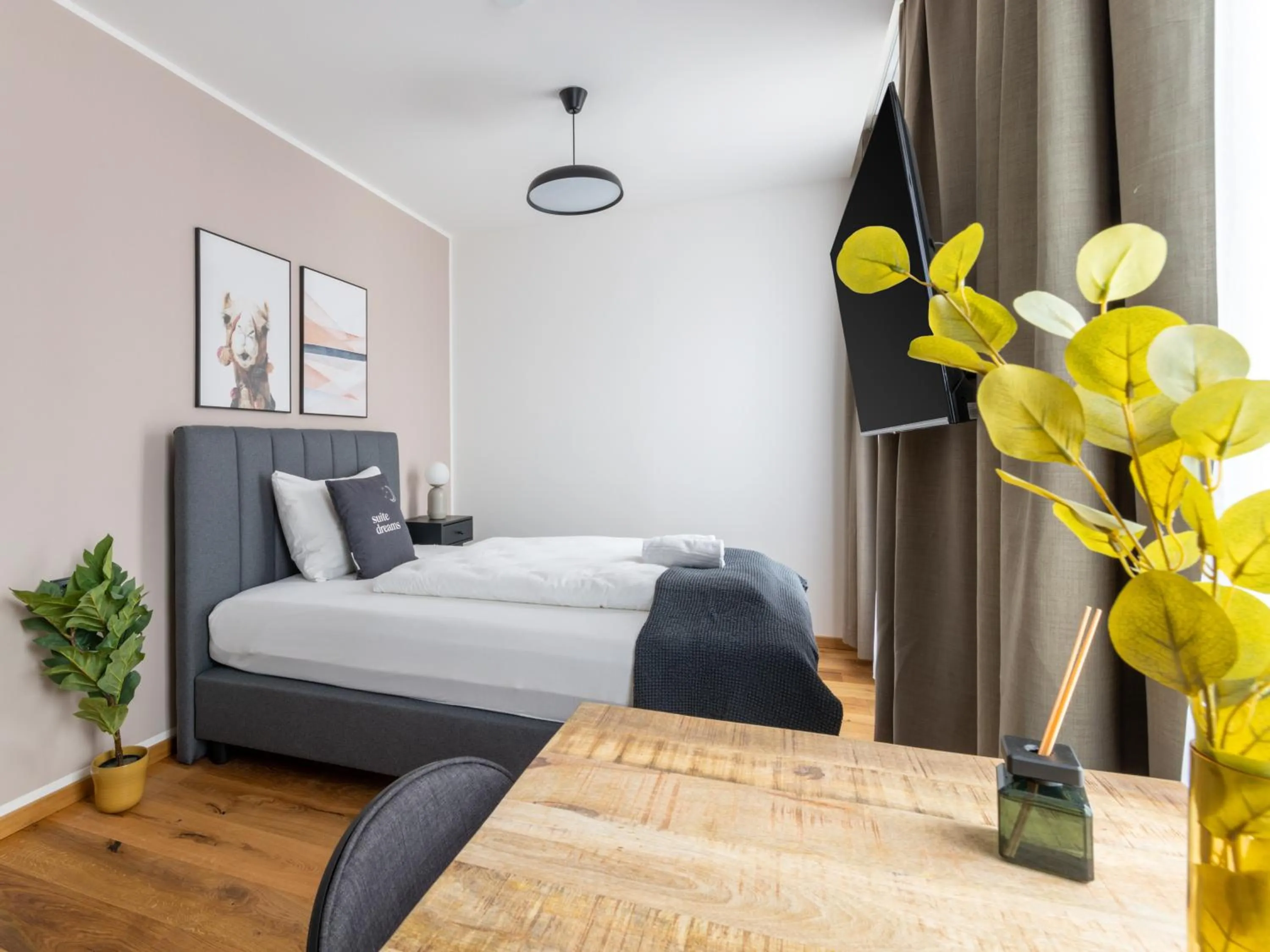 Bed in Limehome Villach Gerbergasse