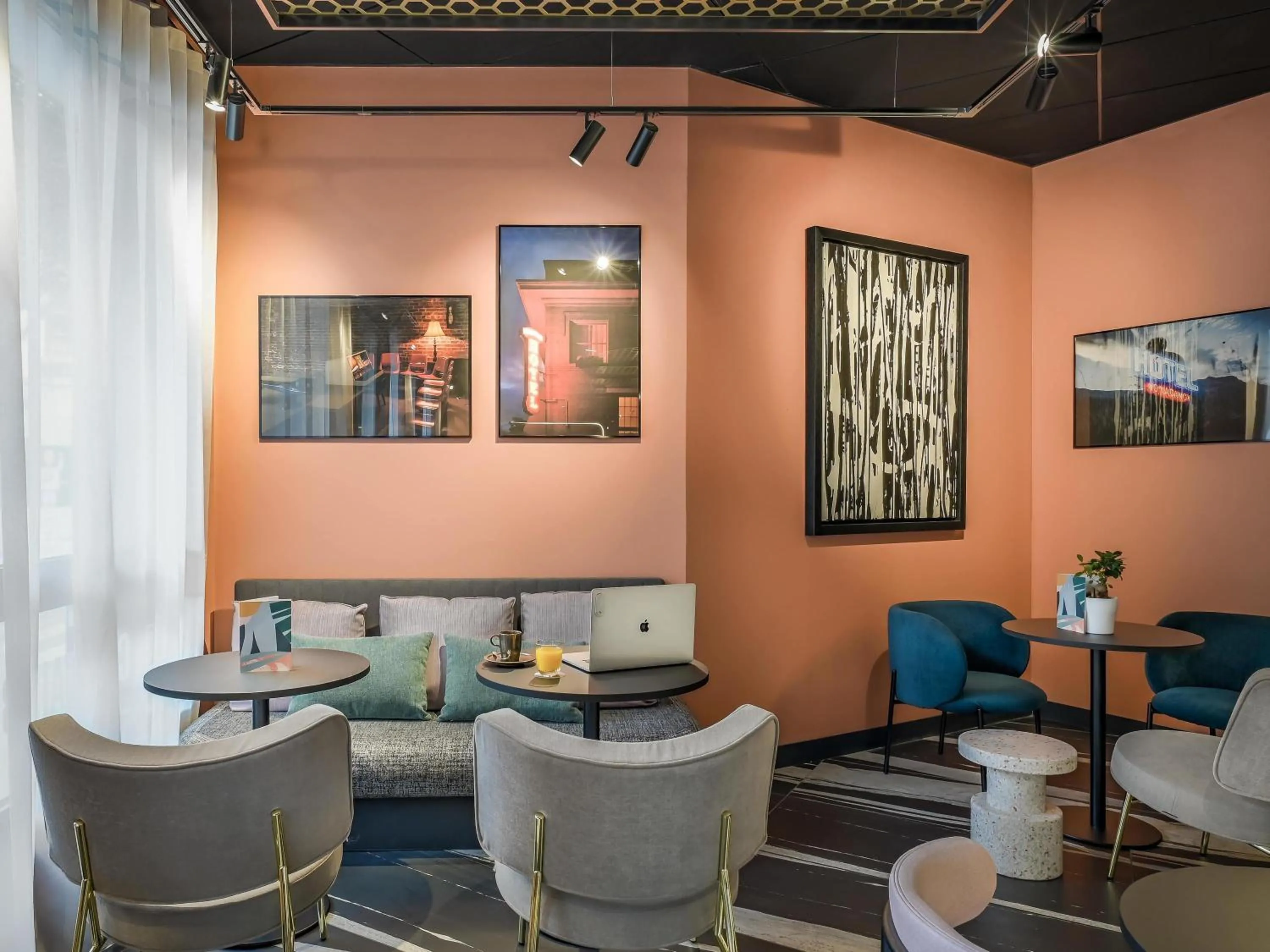 Restaurant/places to eat in Tribe Paris La Defense Esplanade