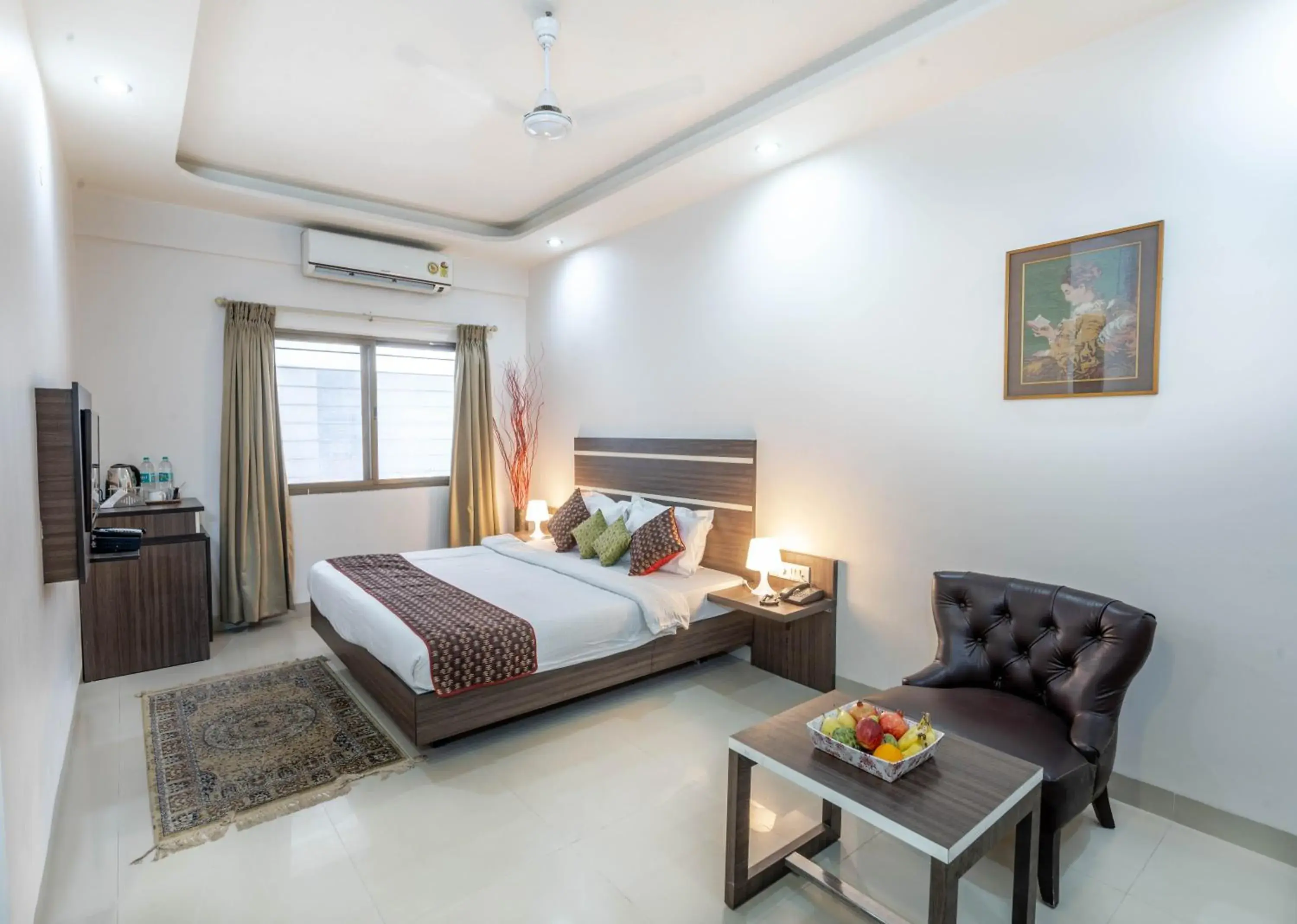 Deluxe King Room - single occupancy in Compact Tea Square Deluxe King Room - single occupancy in Compact Tea Square