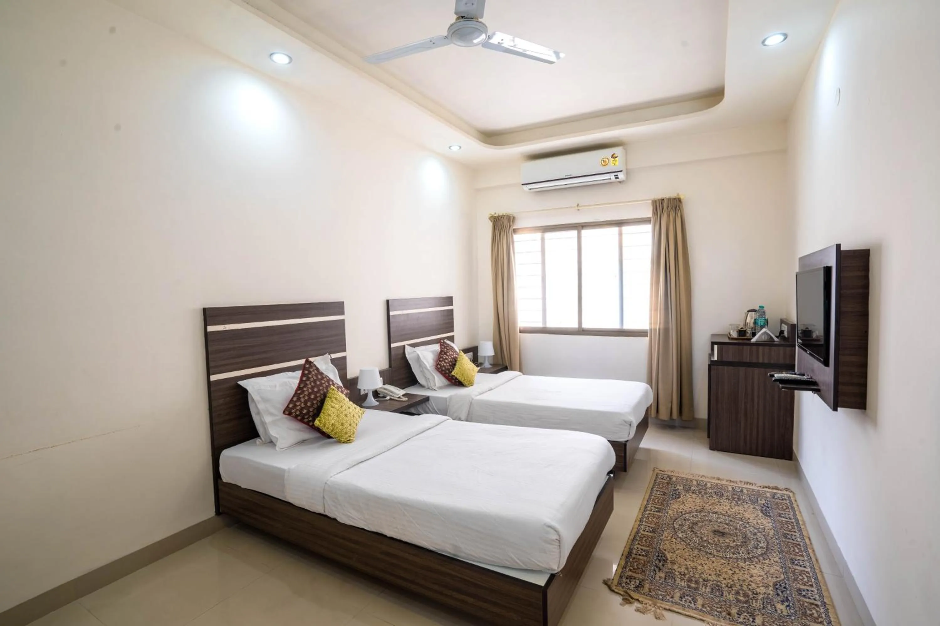 TV and multimedia in Compact Tea Square