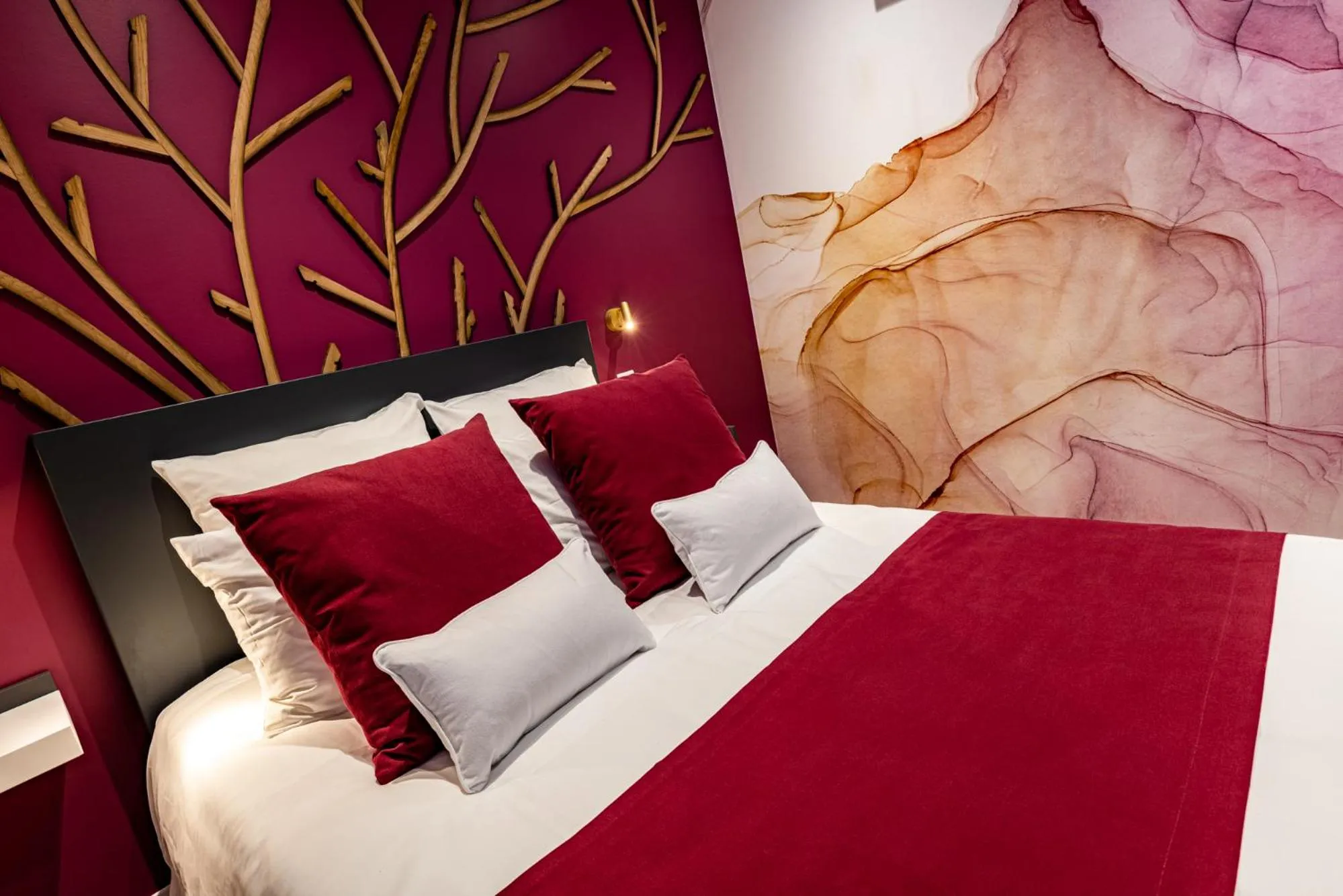 Bed in Hotel du Palais Dijon