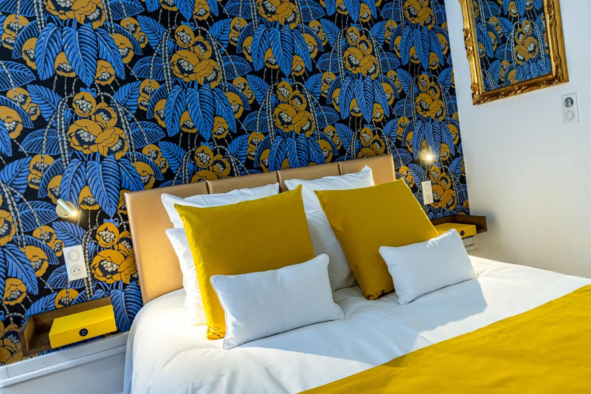 Bed in Hotel du Palais Dijon