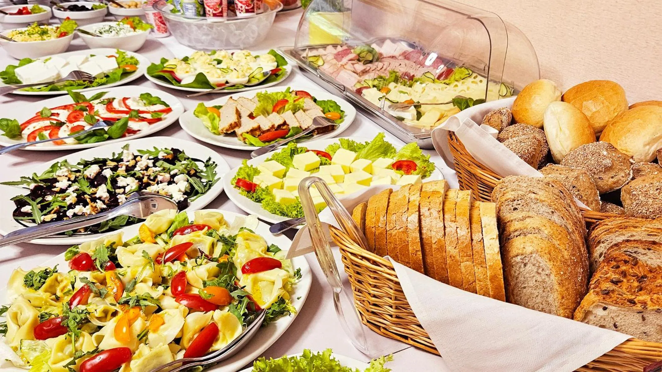 Restaurant/places to eat in Hotel Podium