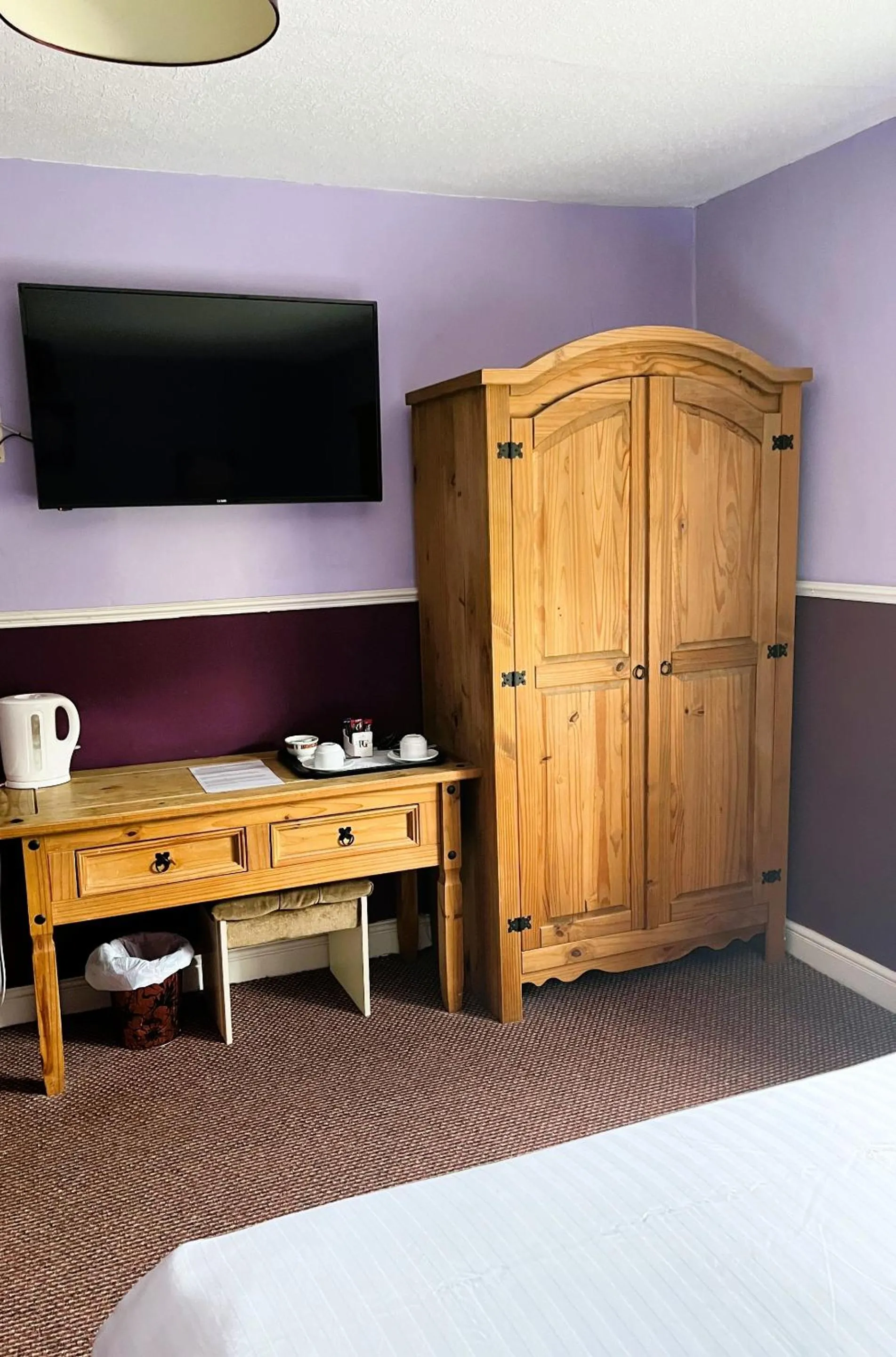 Bedroom, Bed in The Tontine Hotel & Bar