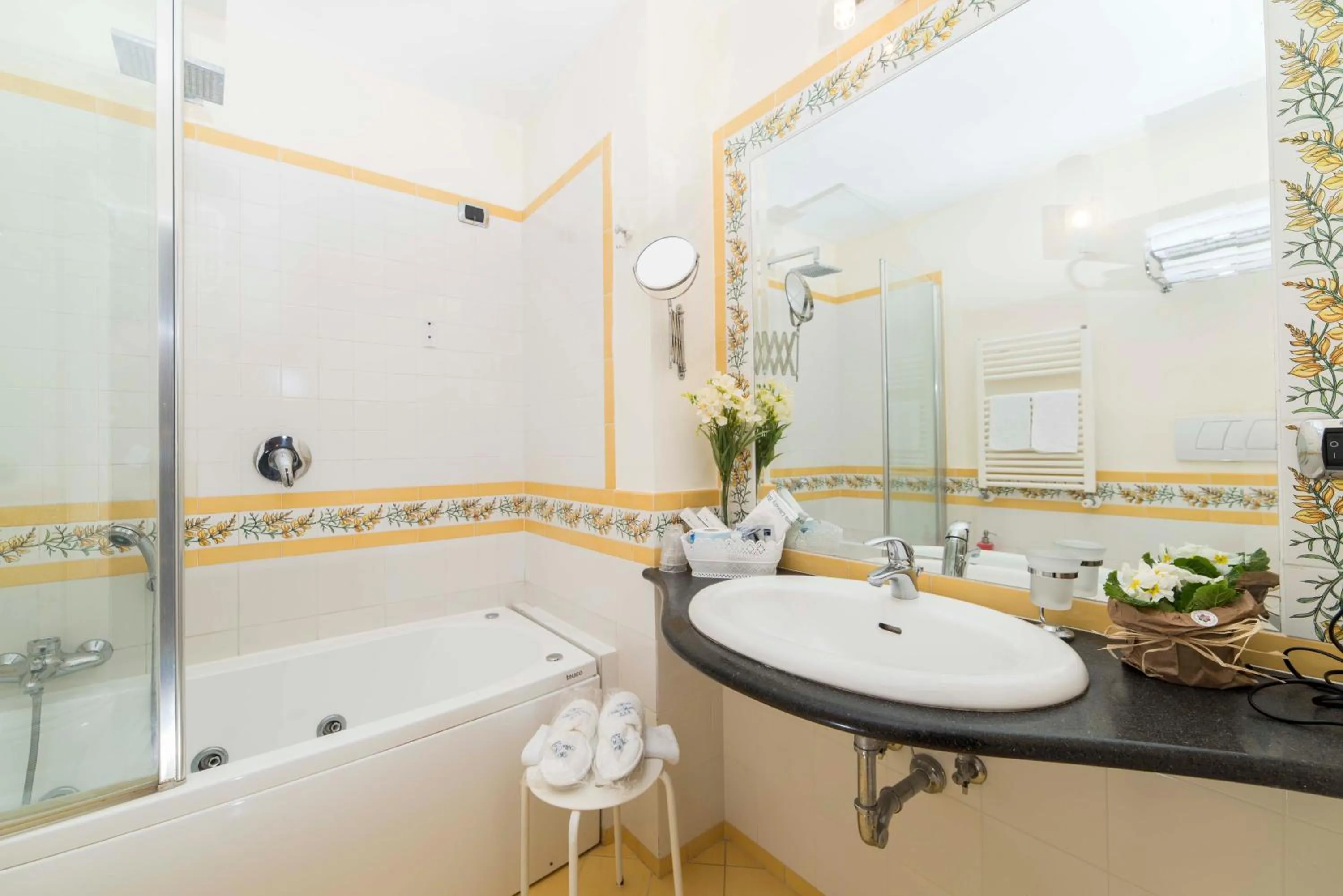 Hot Tub in Hotel Relais Villa Annalara