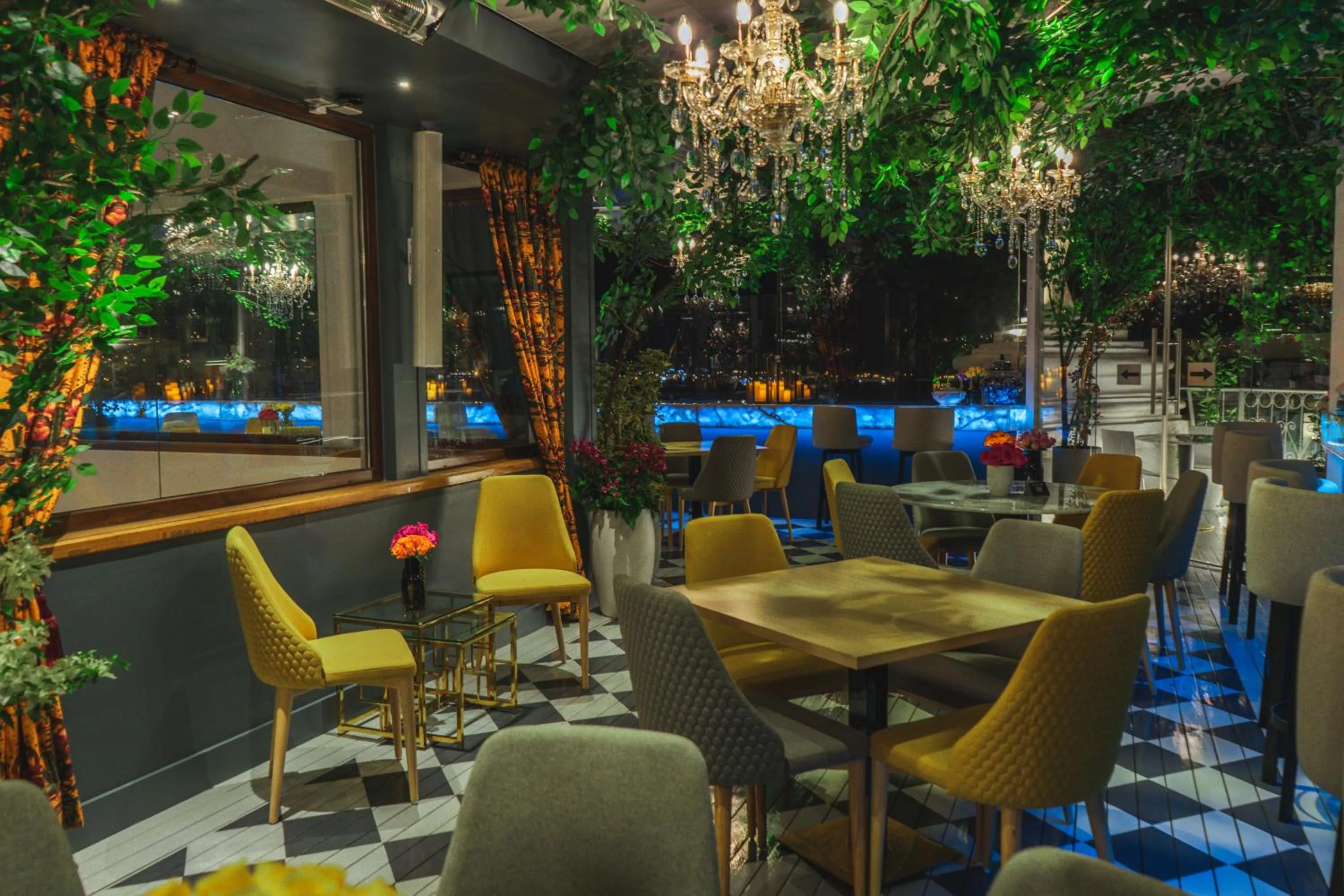 Restaurant/places to eat in Itza Hotel Boutique Internacional