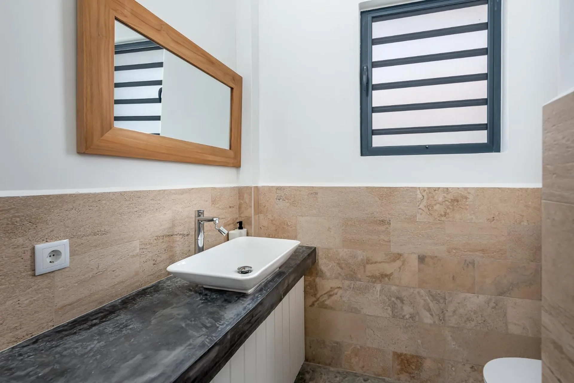 Toilet in Bloozz resort Bonaire