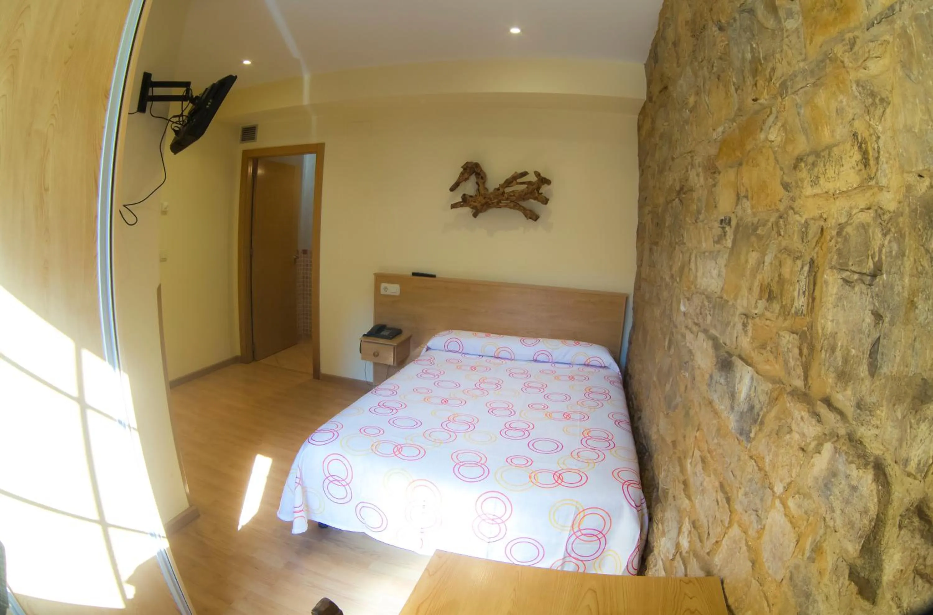 Photo of the whole room, Bed in Hotel el Horreo de Avilés