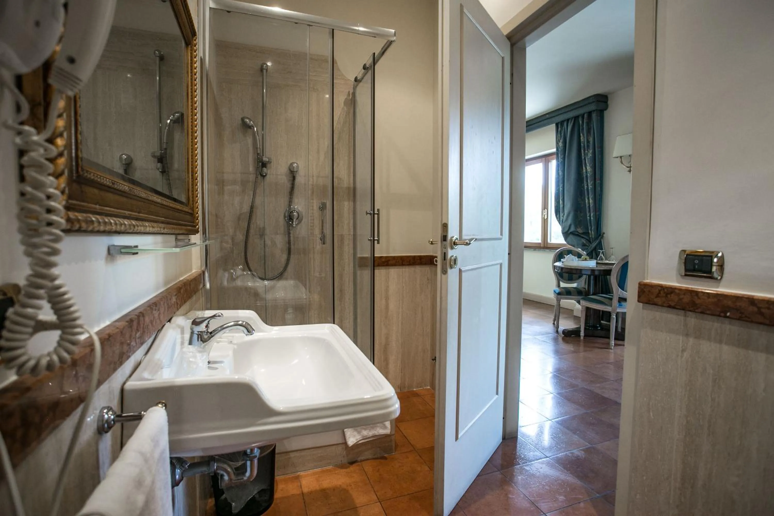 Bathroom in Hotel Quadrifoglio Roma Eur