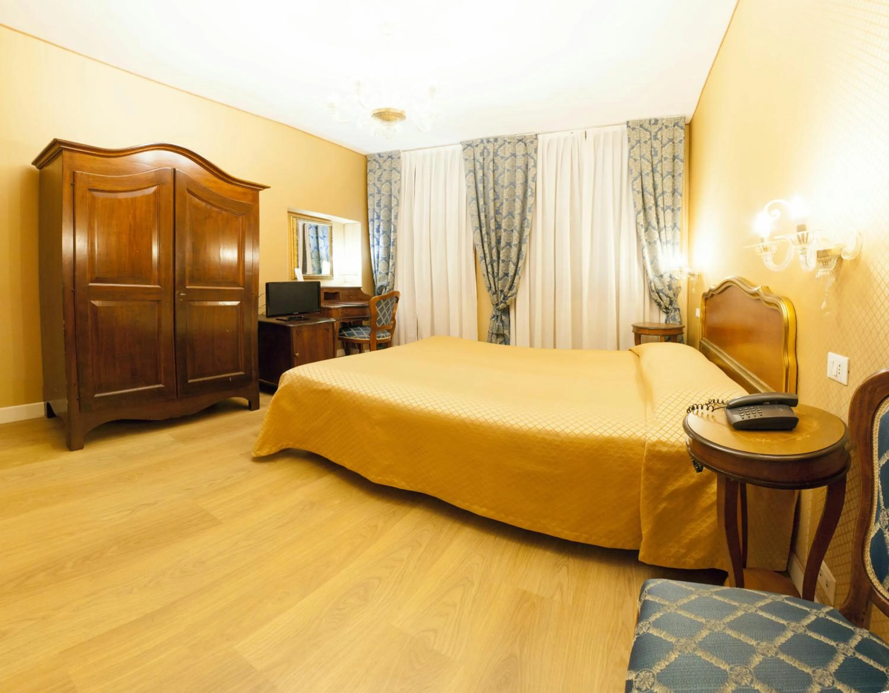 Photo of the whole room, Bed in Hotel Locanda Canal