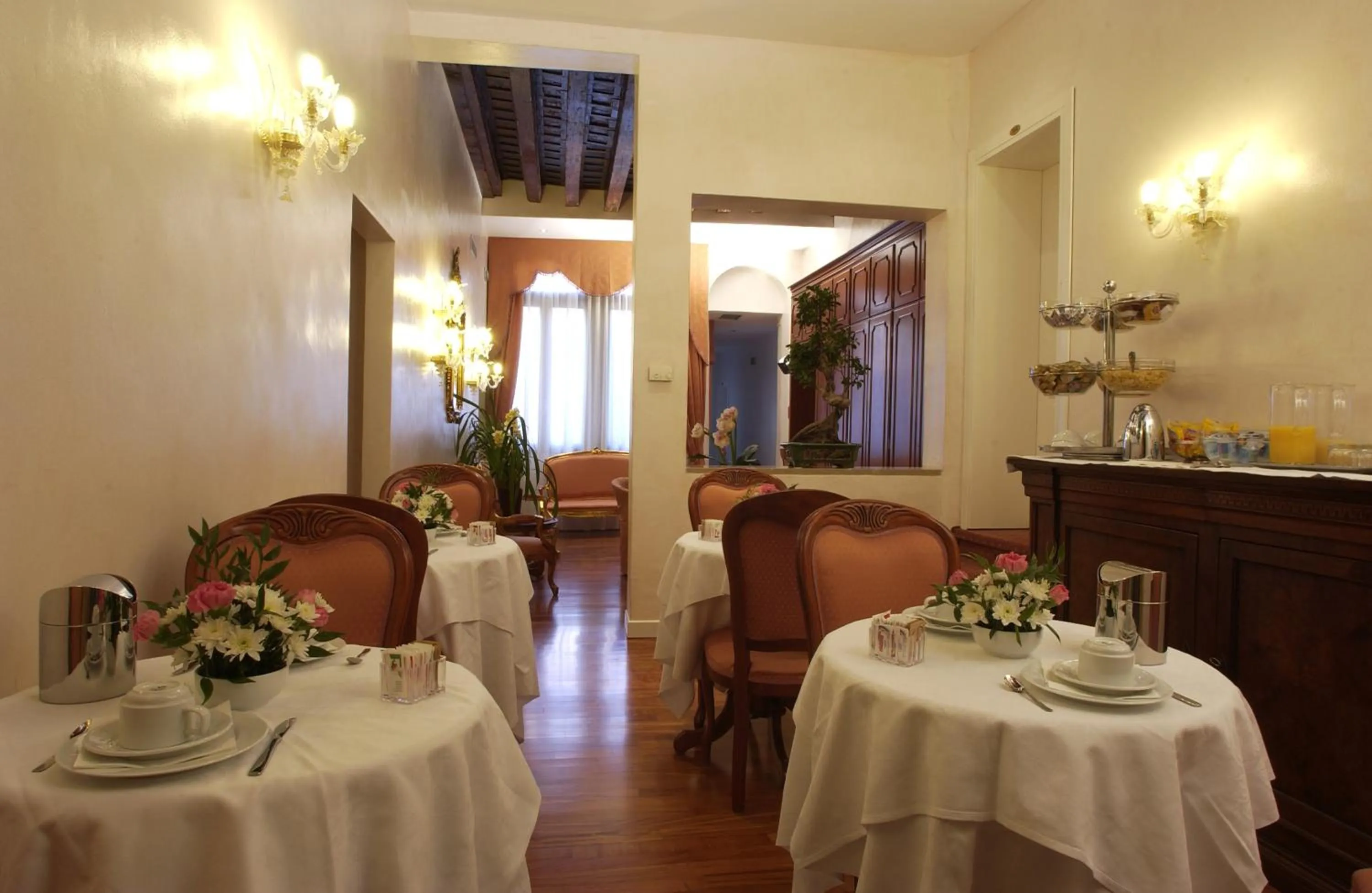 Restaurant/places to eat in Hotel Locanda Canal