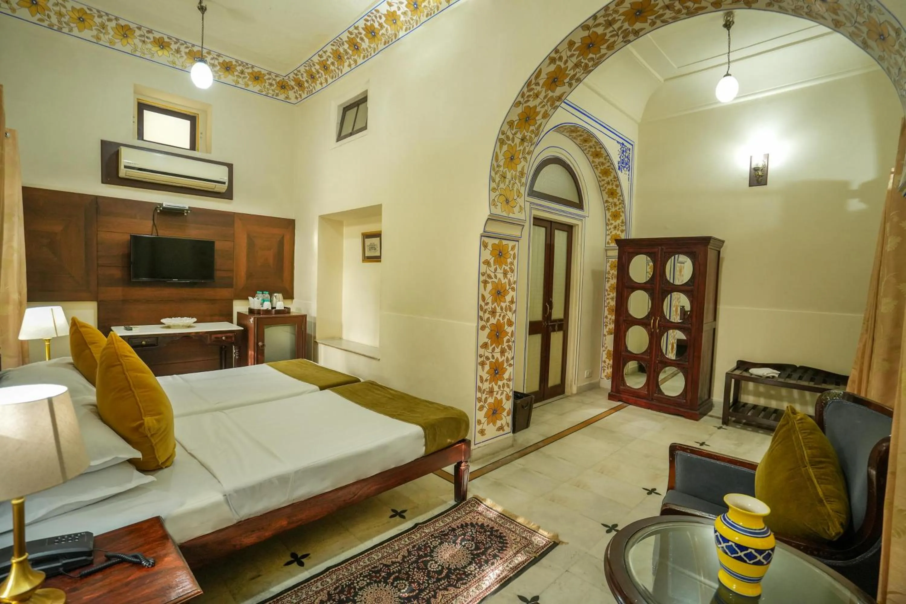 Bedroom, Bed in Diggi Palace - A City Center Hidden Heritage Gem