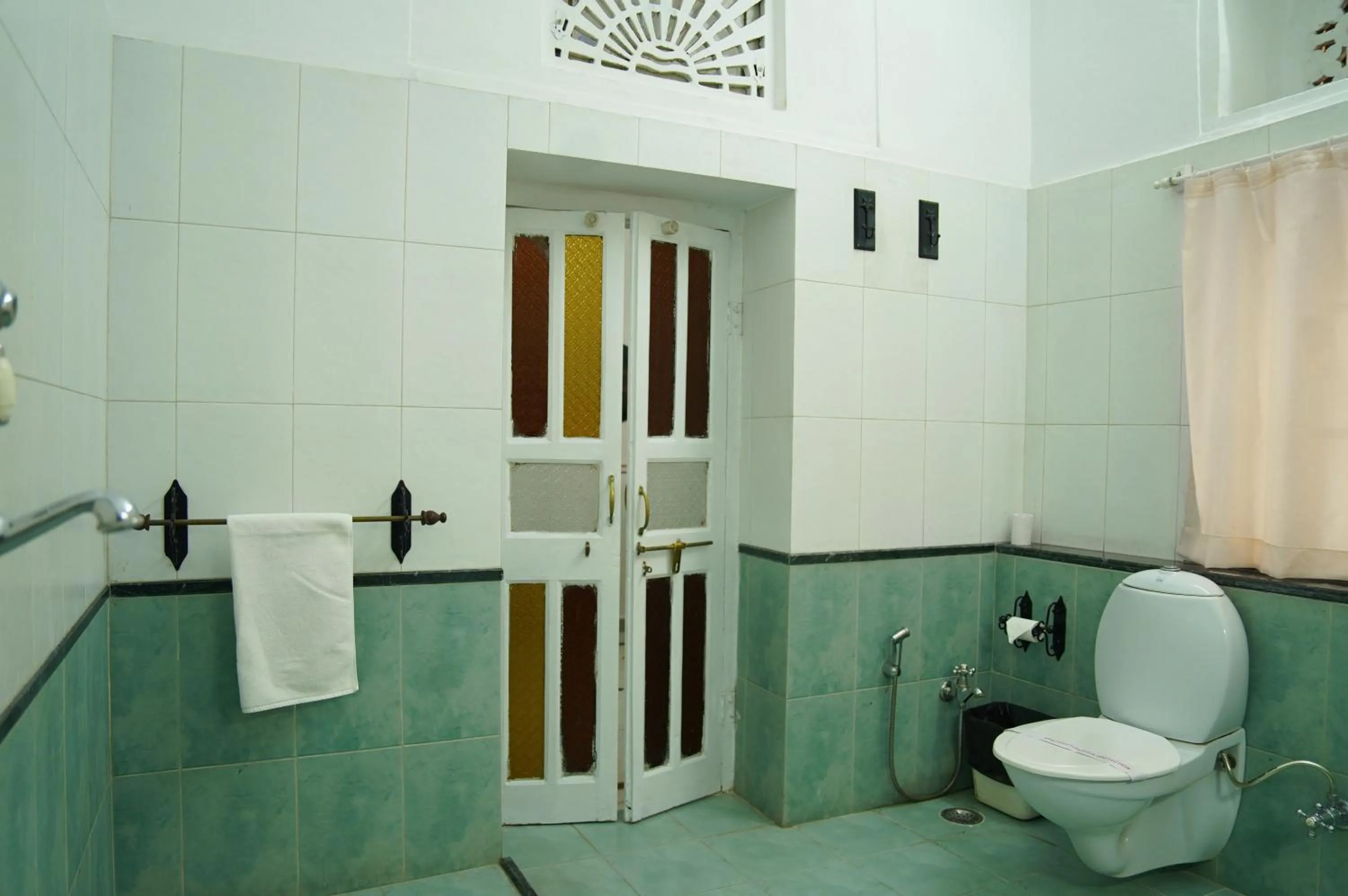 Bathroom in Diggi Palace - A City Center Hidden Heritage Gem