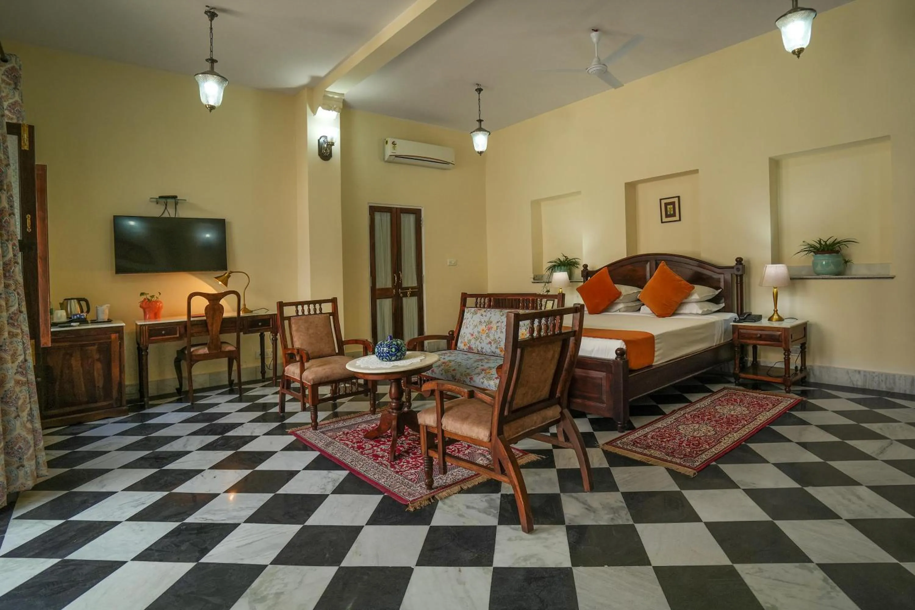 Bedroom in Diggi Palace - A City Center Hidden Heritage Gem