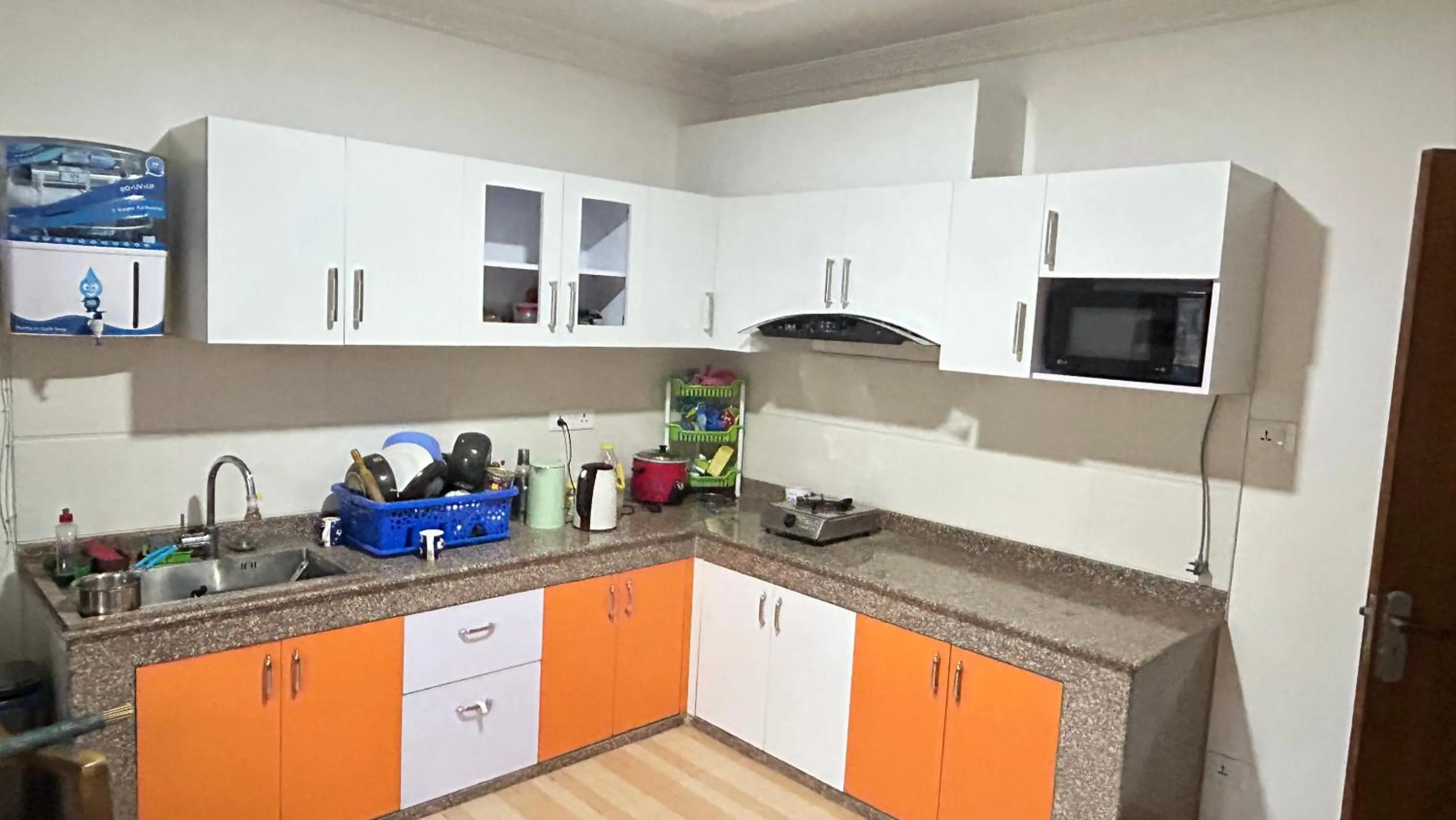 Kitchen or kitchenette in Raniban Suites - Apartment Home