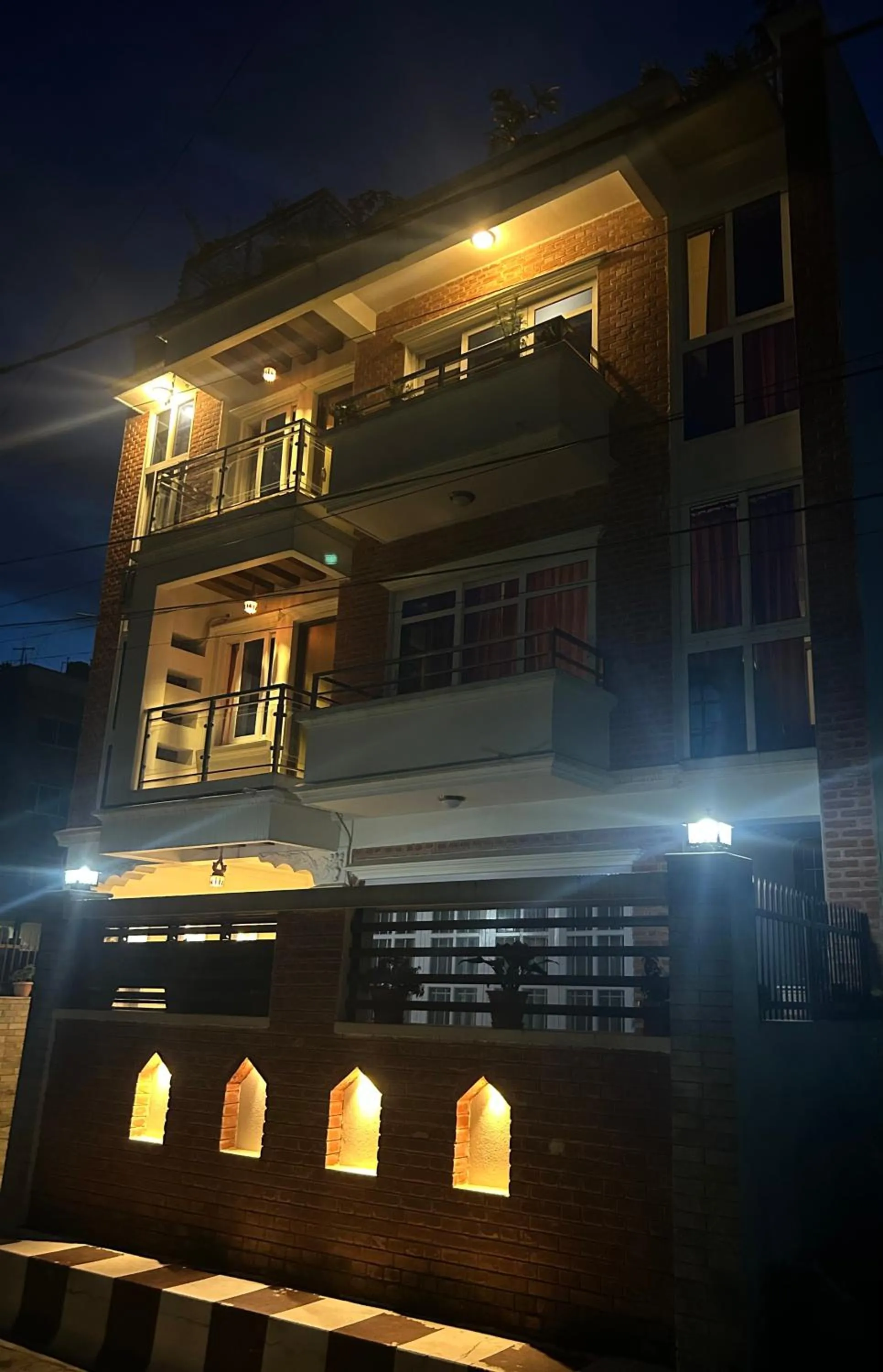 Night in Raniban Suites - Apartment Home