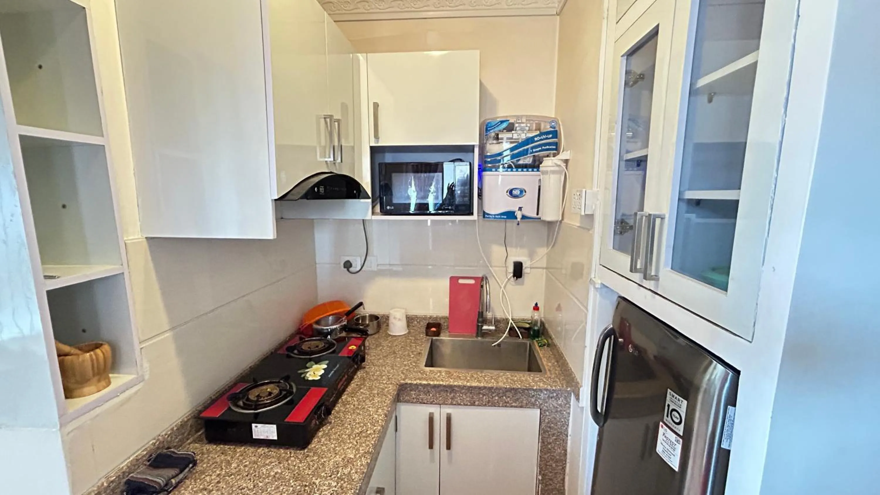 Kitchen or kitchenette in Raniban Suites - Apartment Home