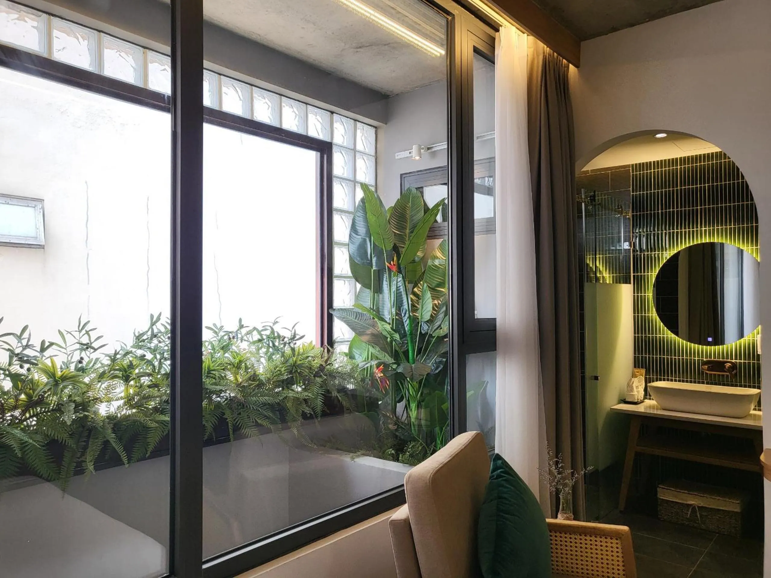 Leaf Beachfront Hotel Da Nang