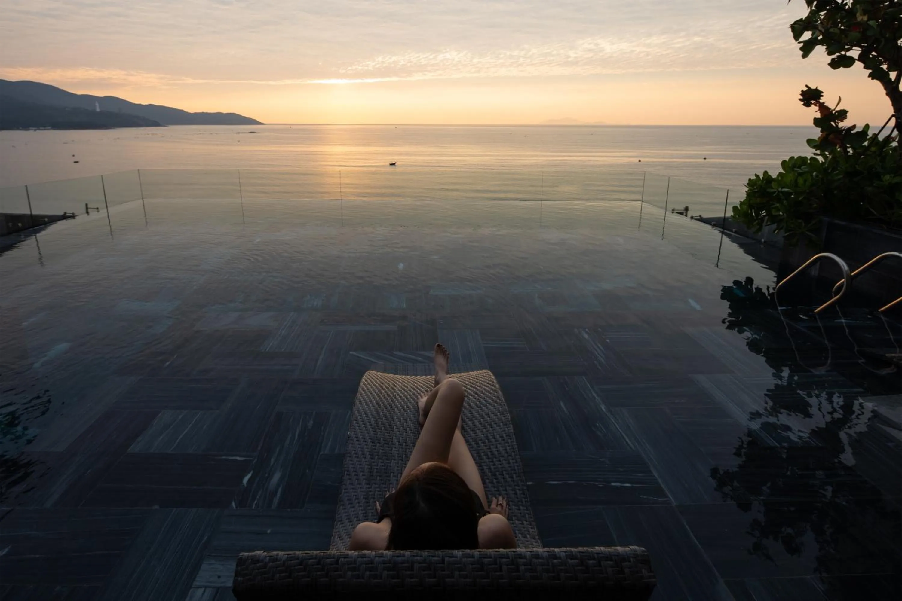 Swimming pool in Leaf Beachfront Hotel Da Nang