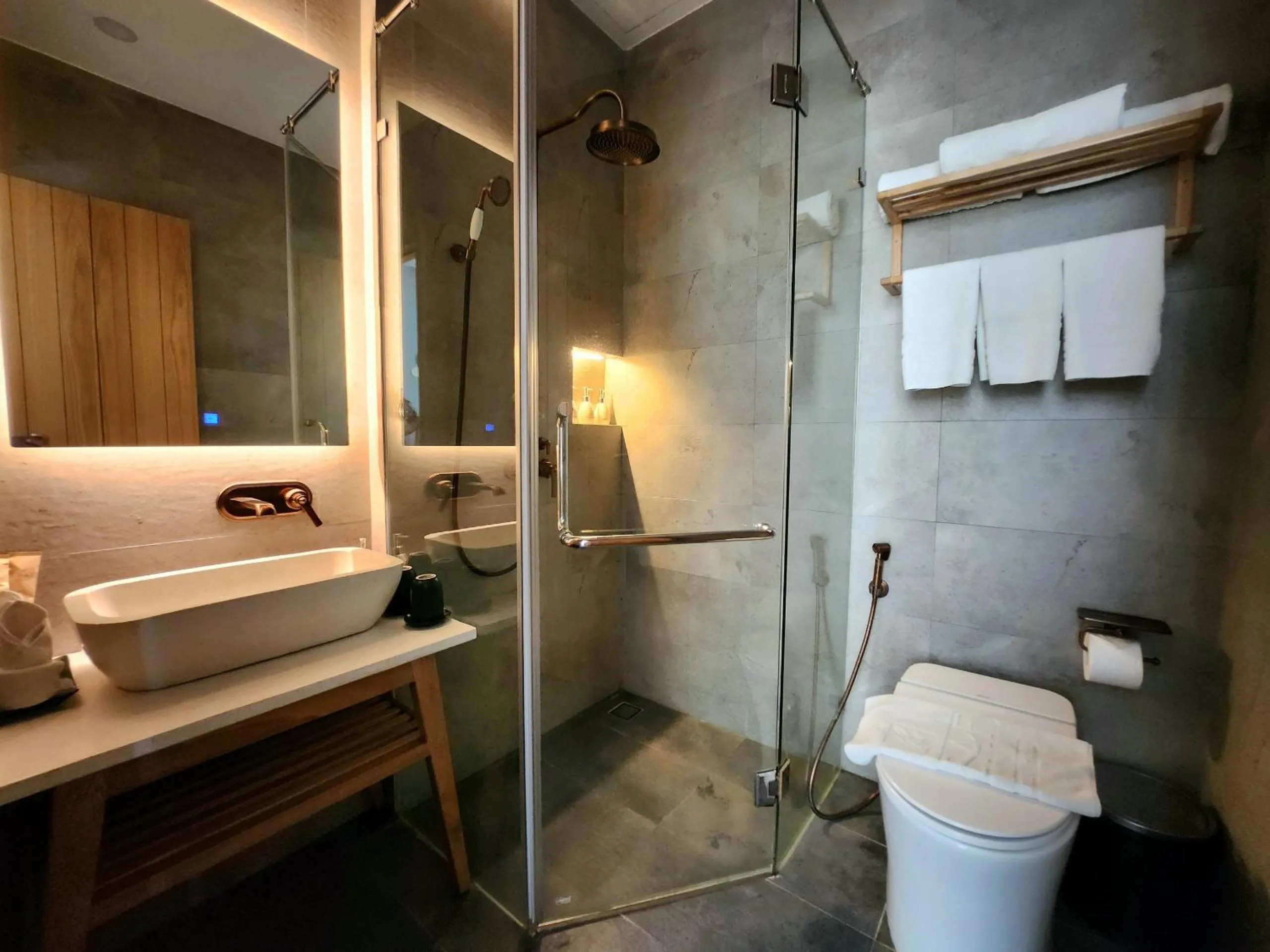 Leaf Beachfront Hotel Da Nang