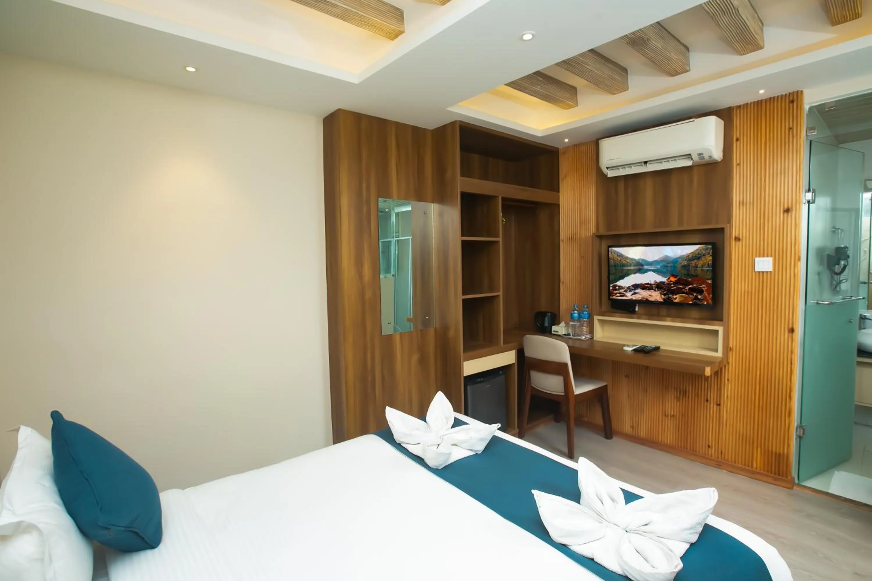 TV and multimedia, Bed in Maya Boutique Hotel