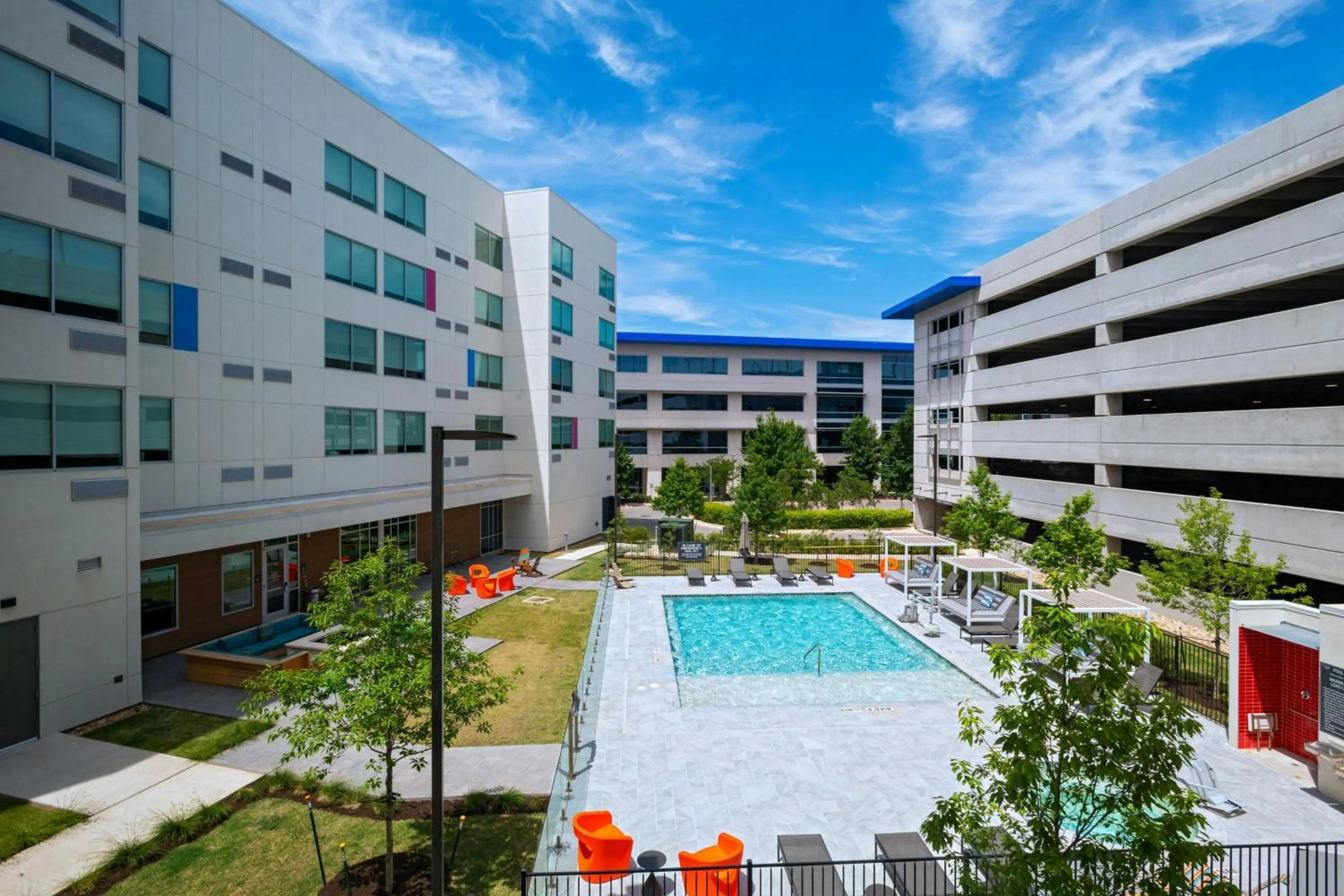 Swimming pool in Aloft Austin Southwest
