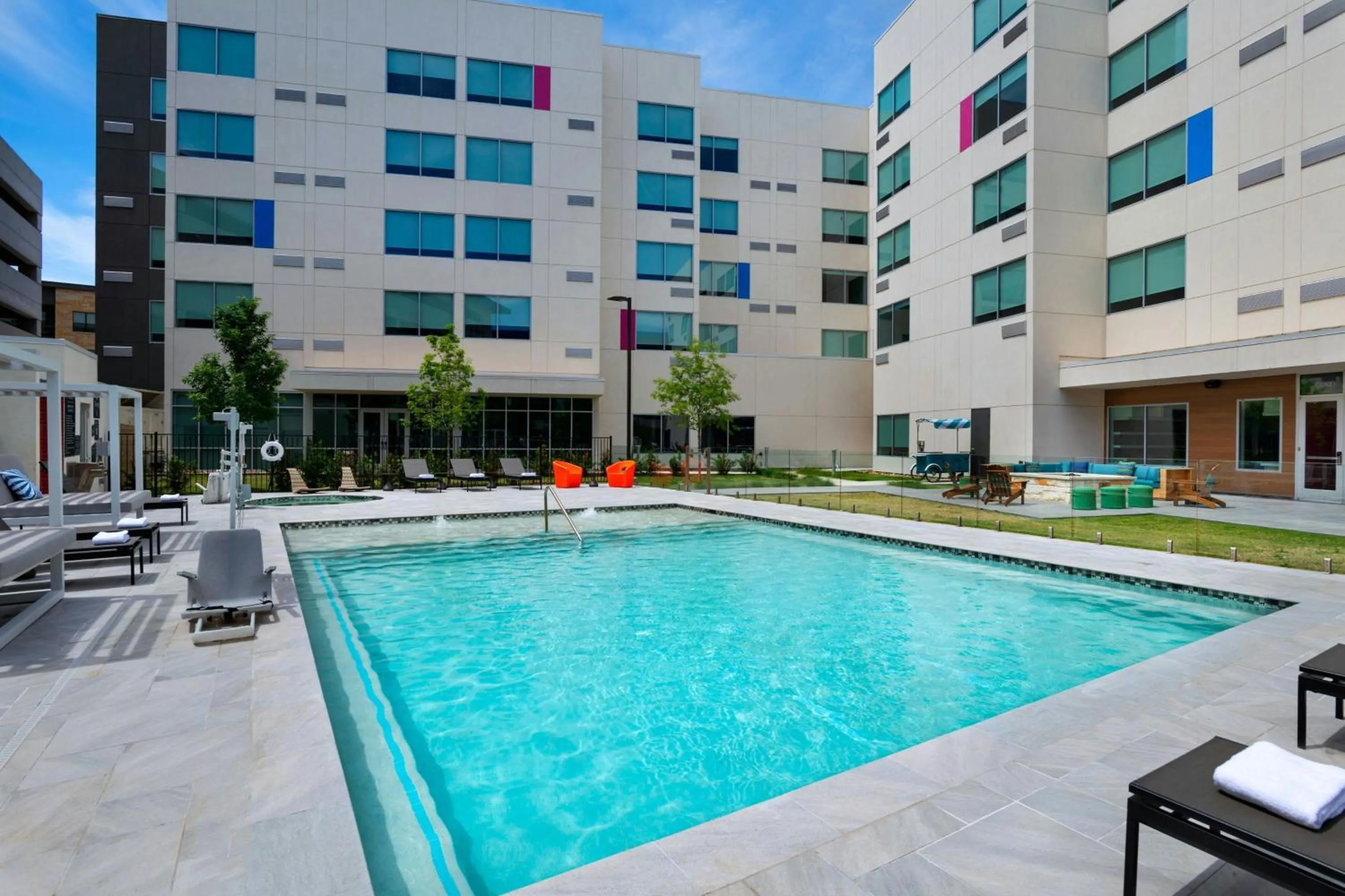 Swimming pool in Aloft Austin Southwest
