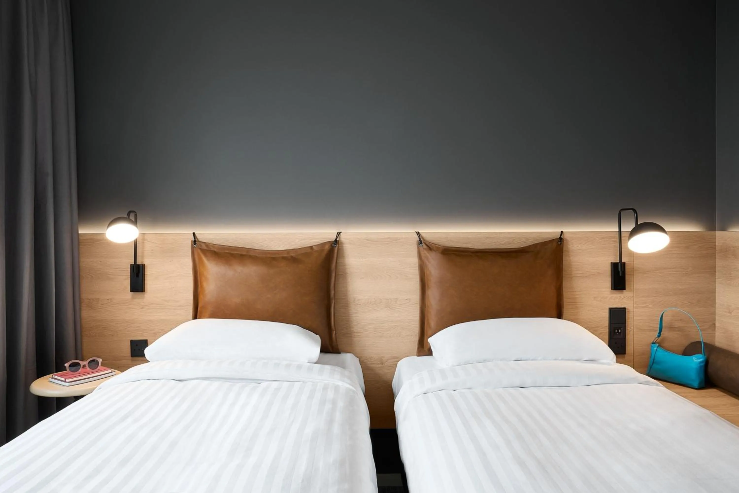 Bedroom, Bed in Moxy Bristol