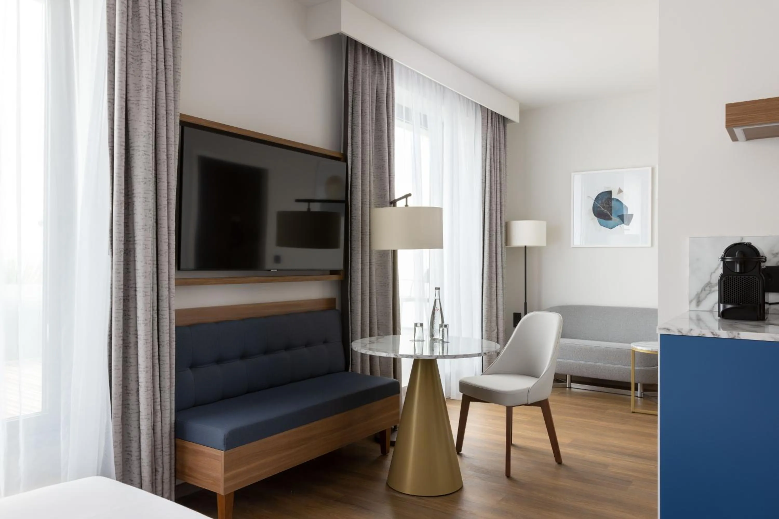 Living room, Bed in Sheraton Nice